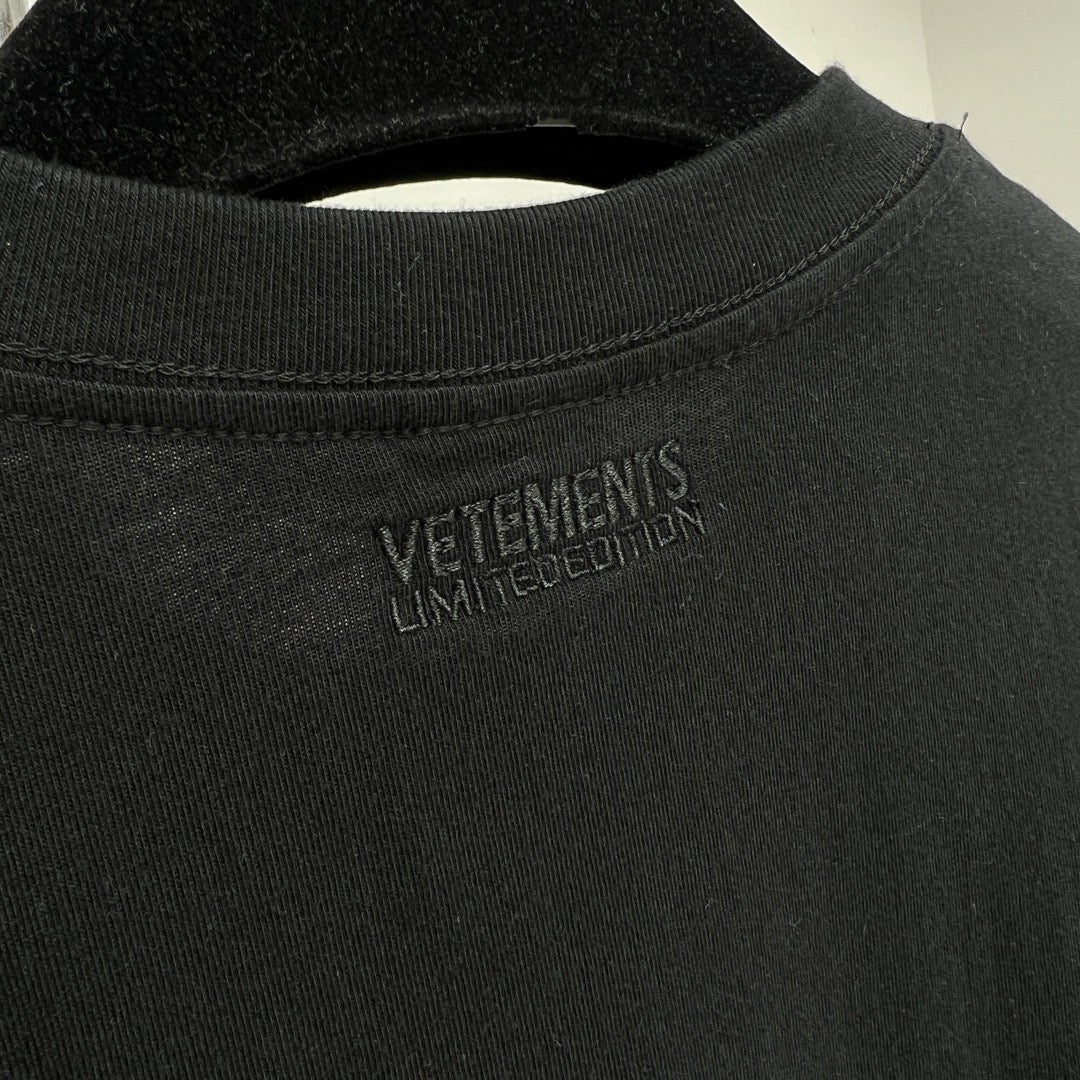 Schwarz-weiße T-Shirts