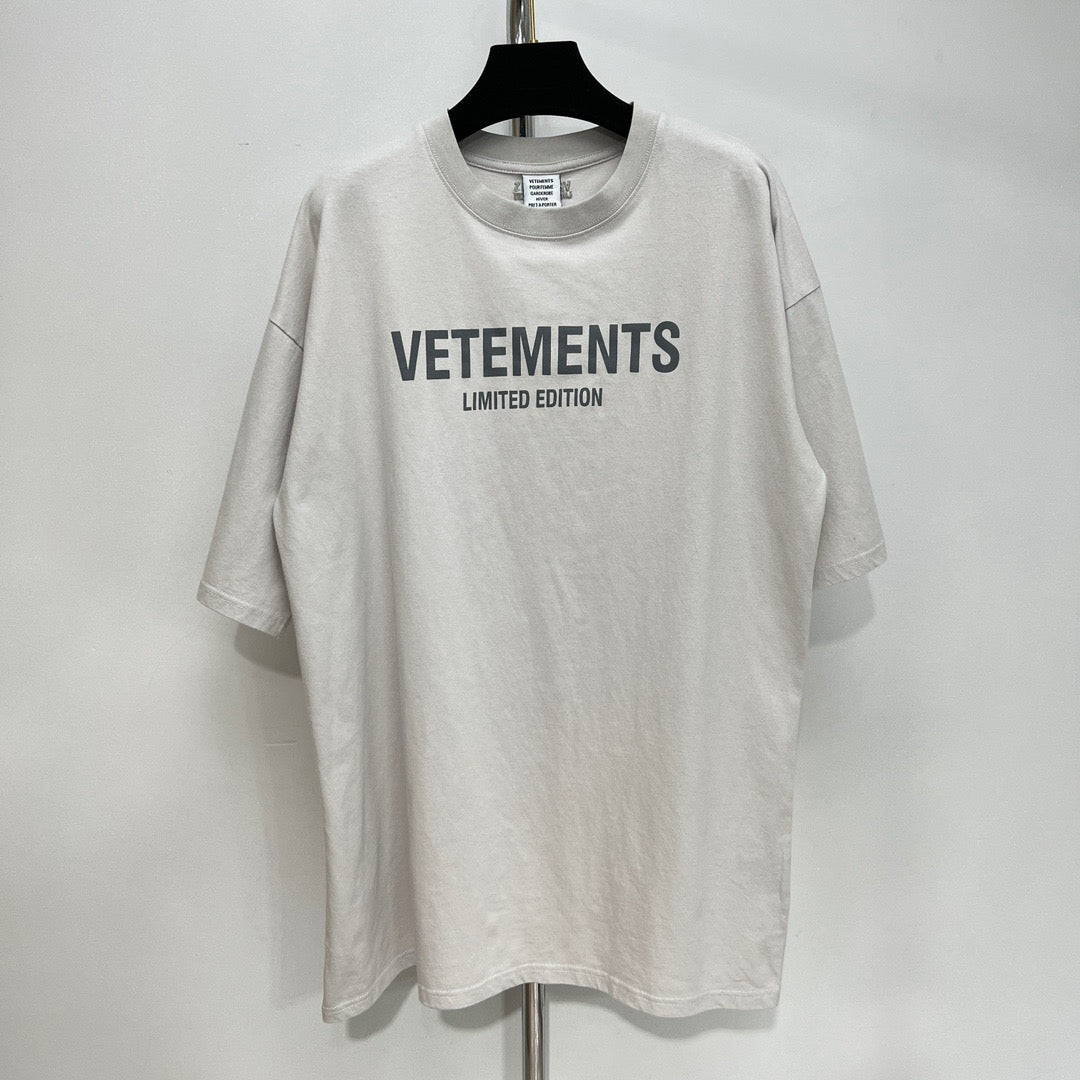 Schwarz-weiße T-Shirts