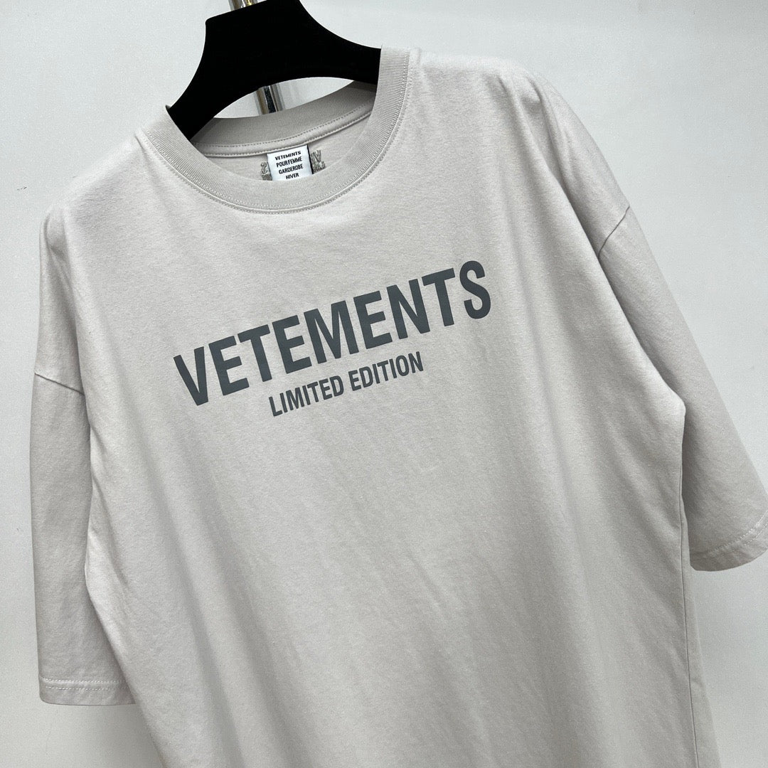 Schwarz-weiße T-Shirts