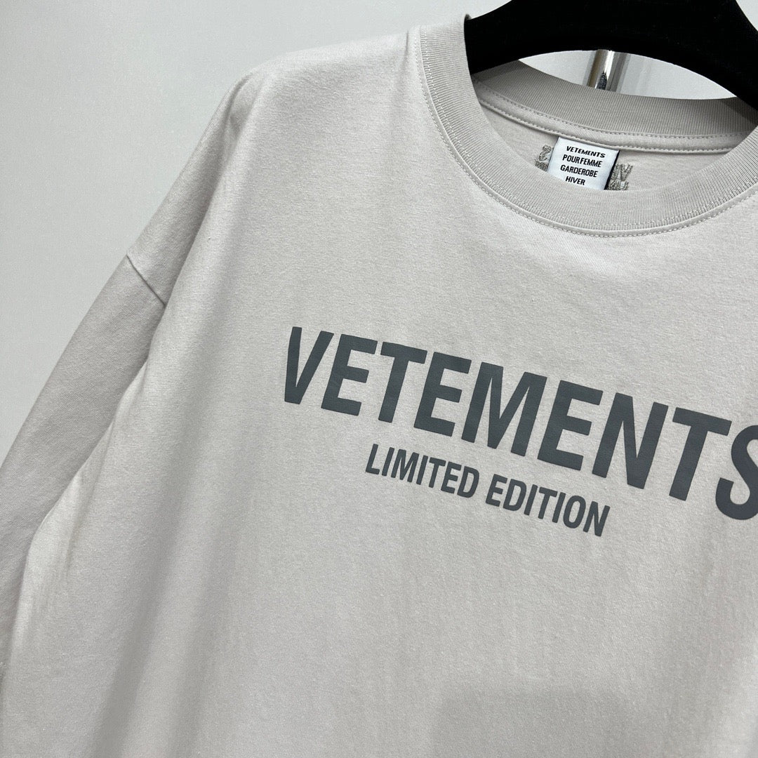 Schwarz-weiße T-Shirts