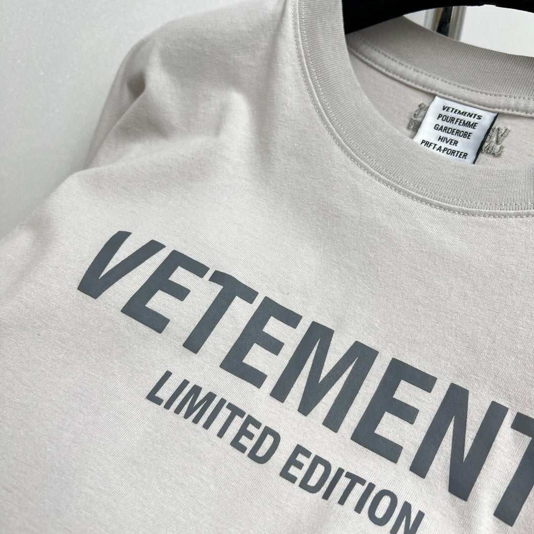 Schwarz-weiße T-Shirts