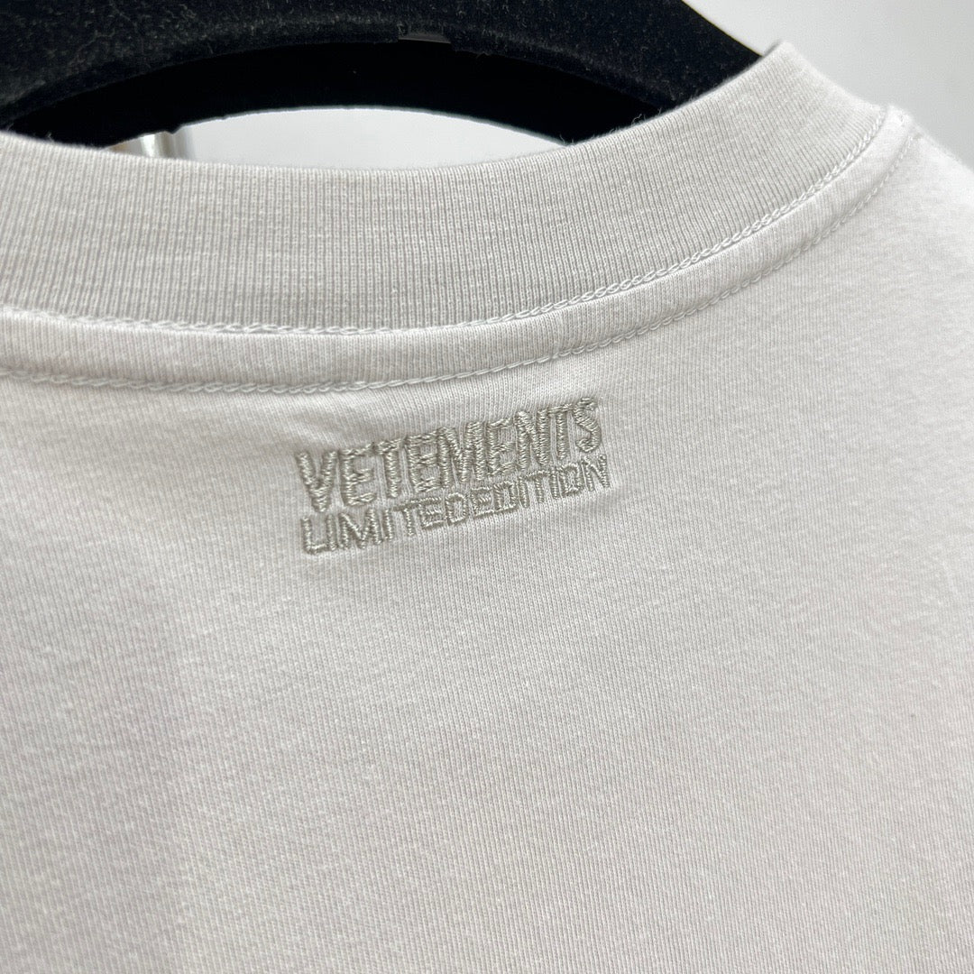 Schwarz-weiße T-Shirts