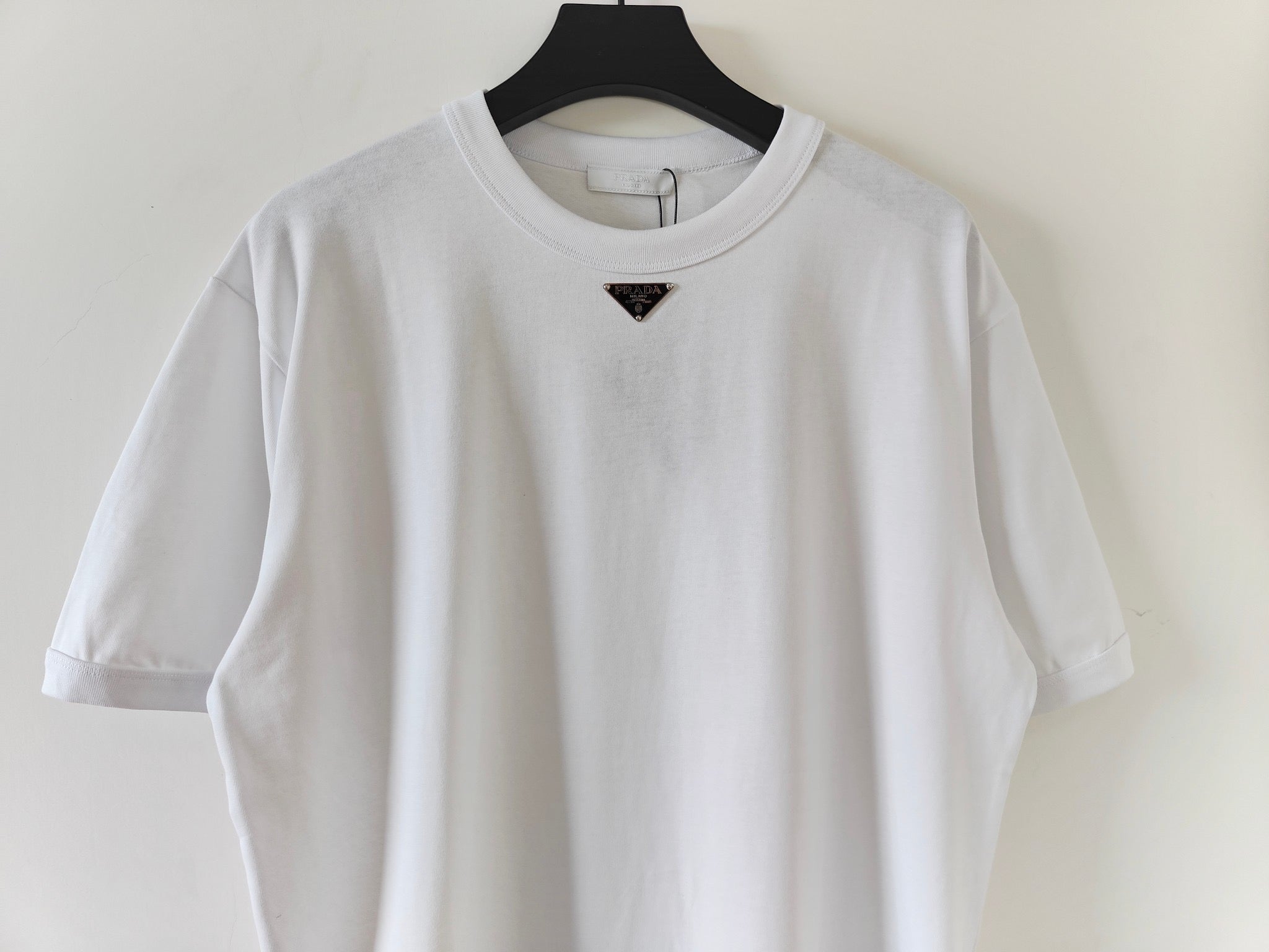 Black and White T-shirts - FashionHype.xyz