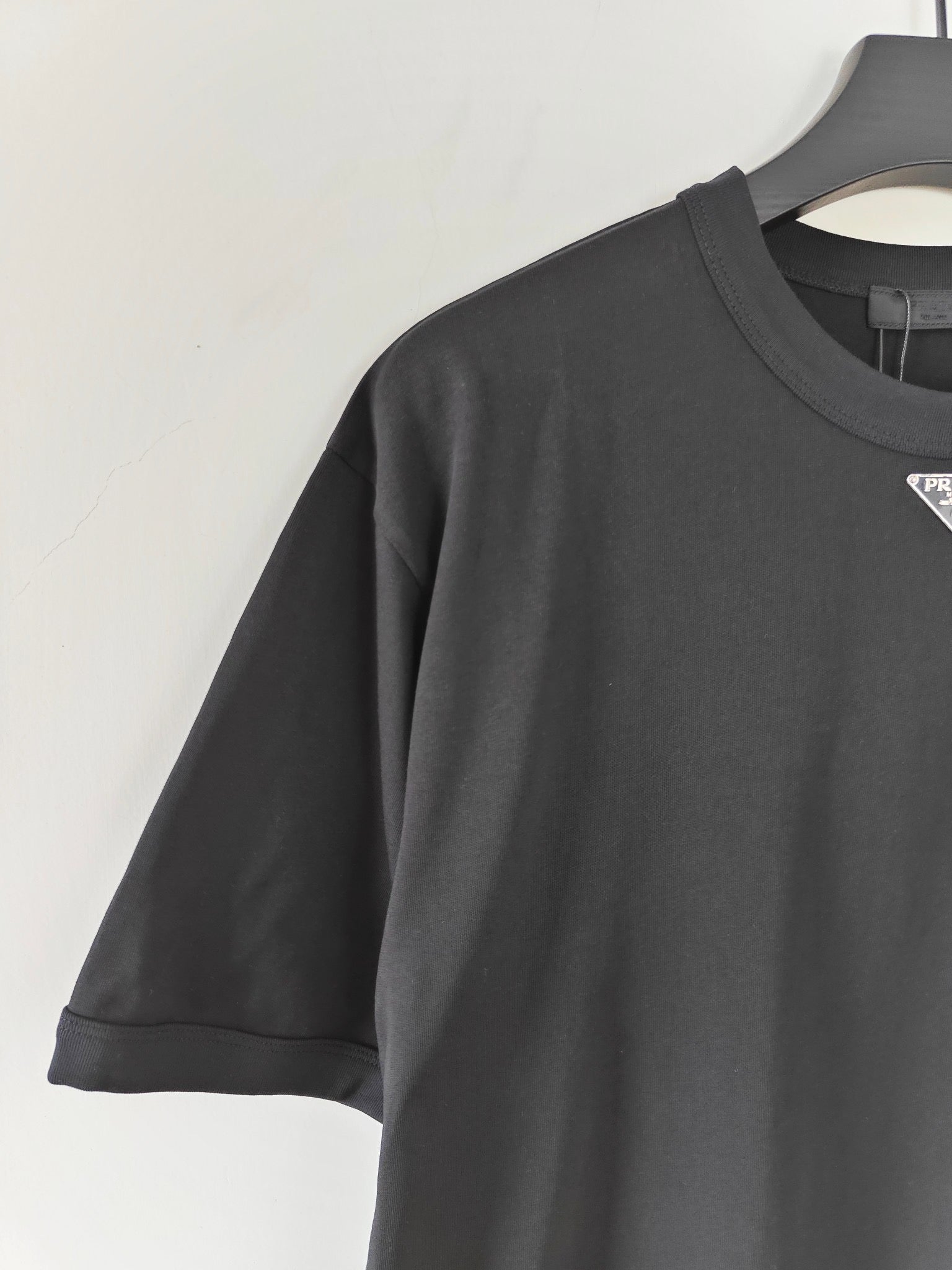 Black and White T-shirts - FashionHype.xyz