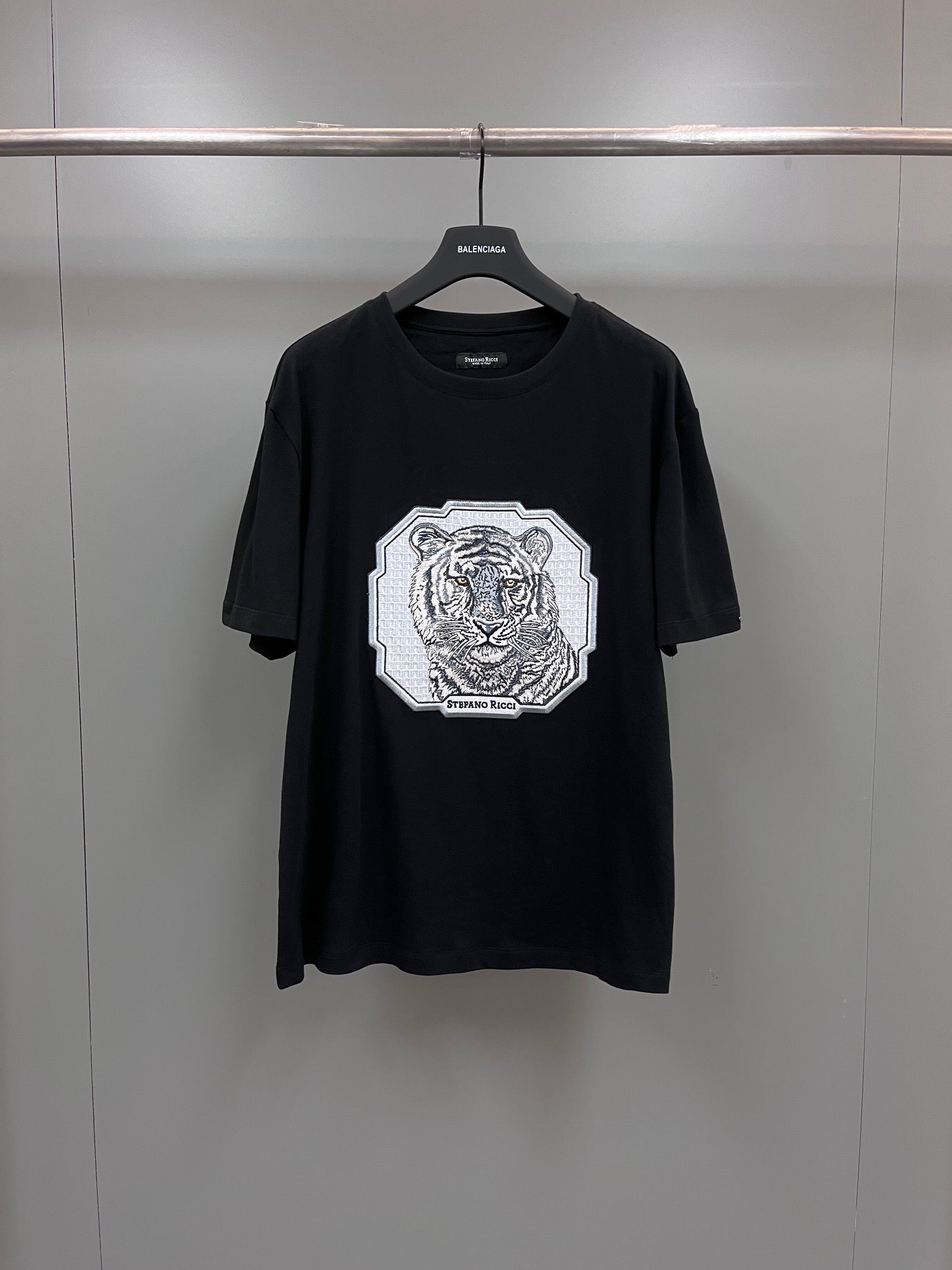 Schwarz-Weiß-T-Shirts