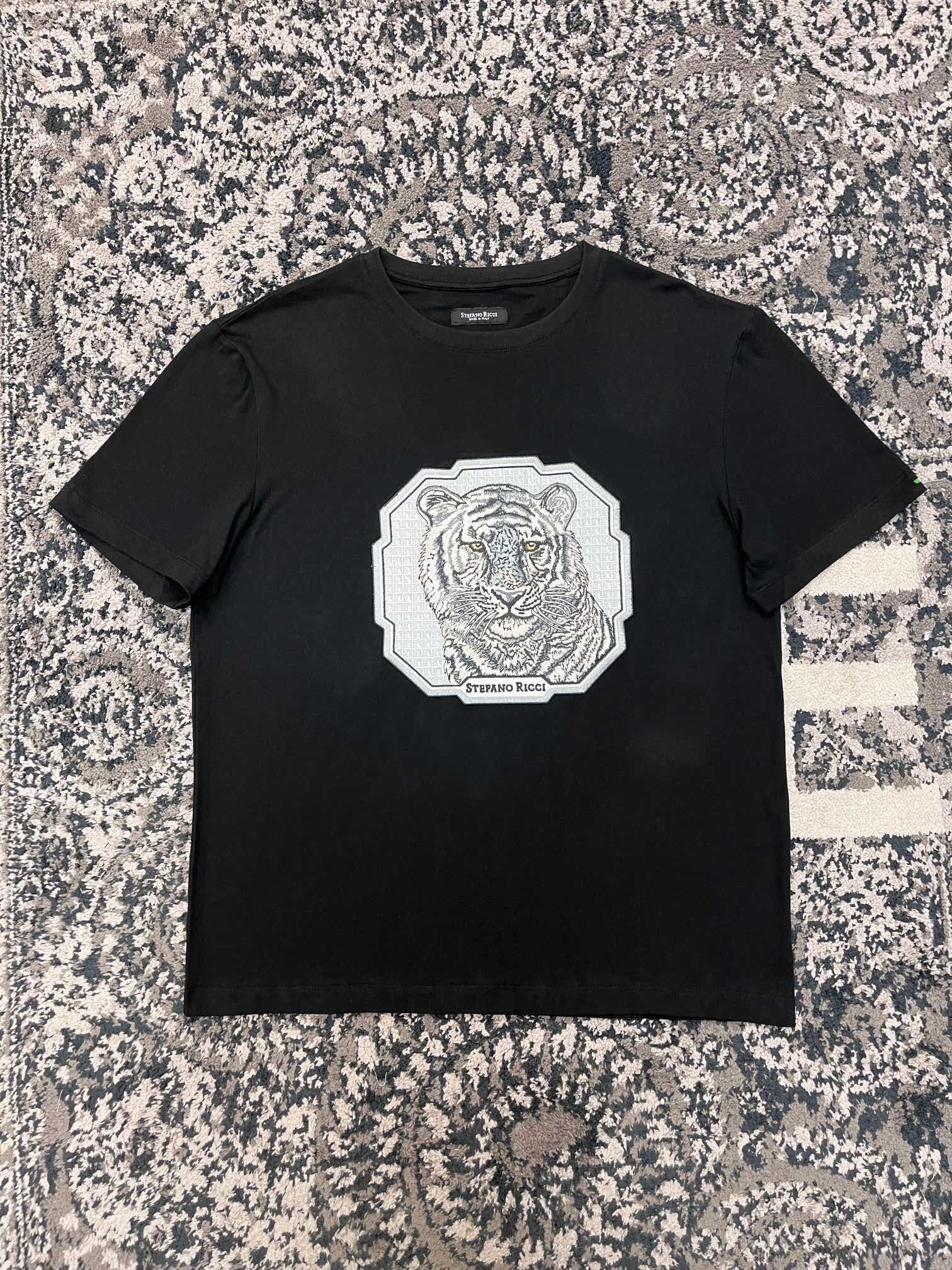 Schwarz-Weiß-T-Shirts