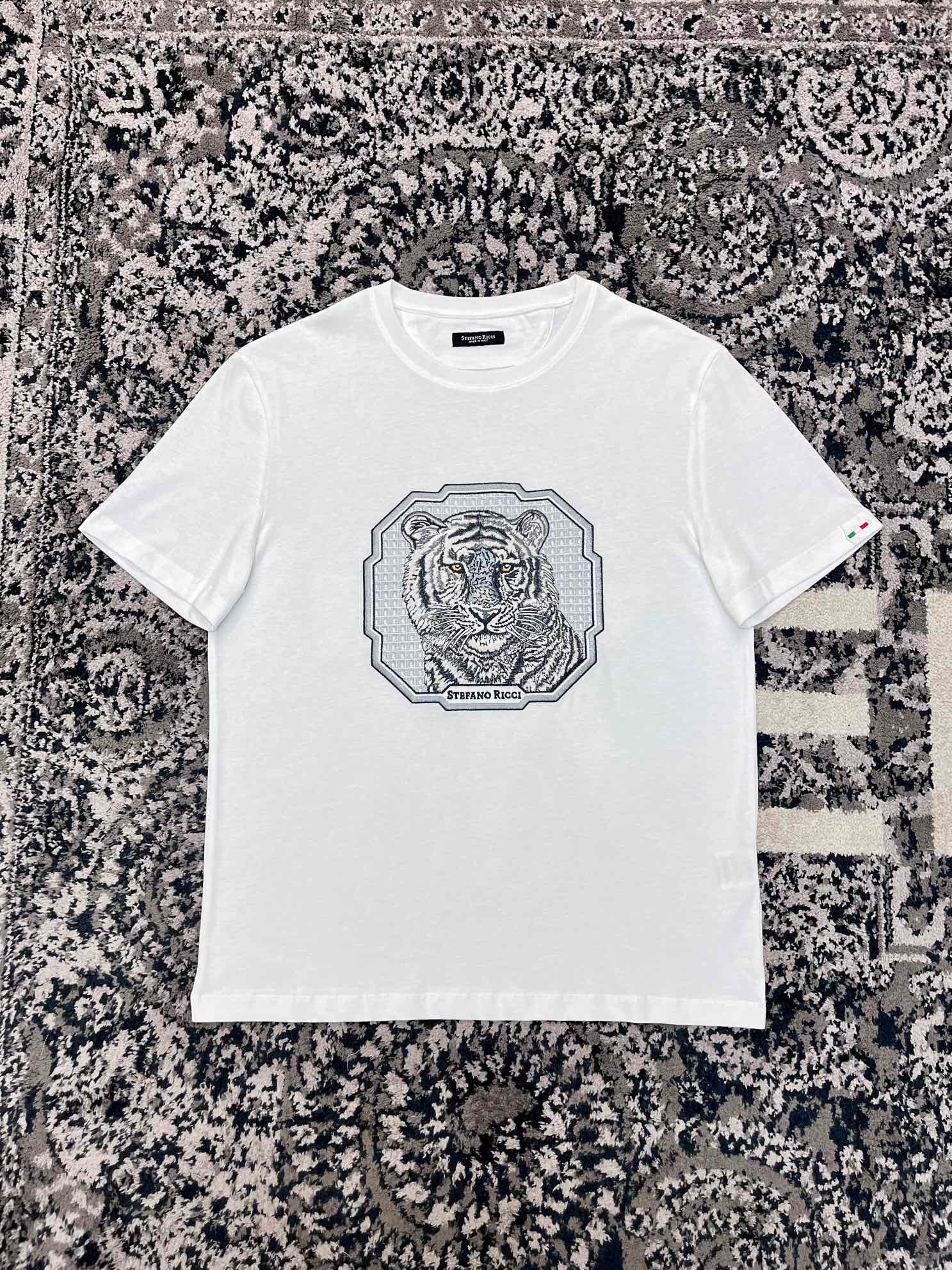 Schwarz-Weiß-T-Shirts