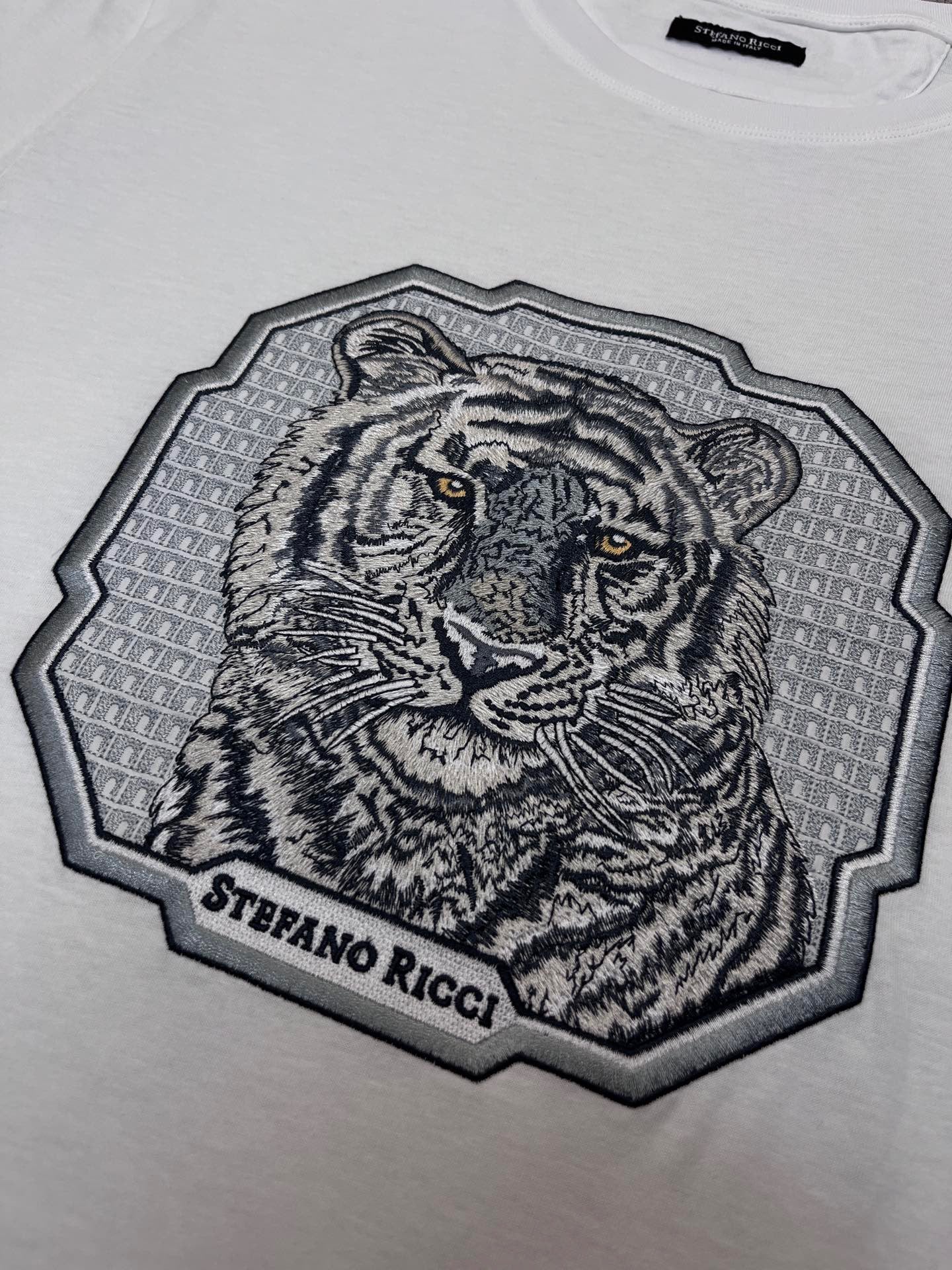 Schwarz-Weiß-T-Shirts