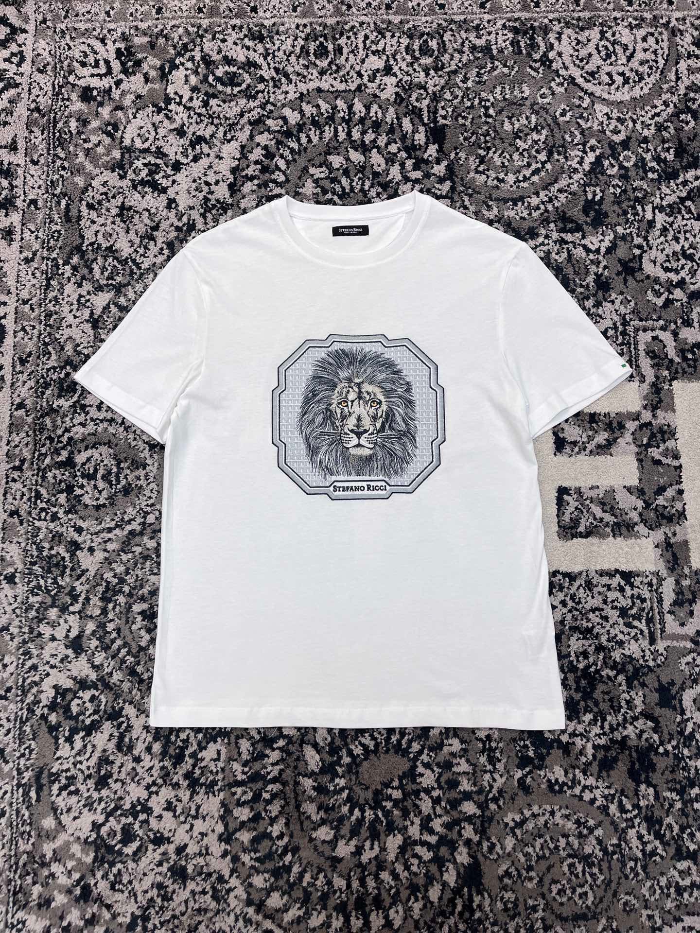 Schwarz-Weiß-T-Shirts
