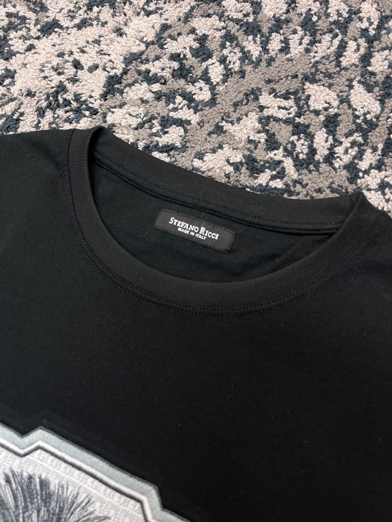 Schwarz-Weiß-T-Shirts
