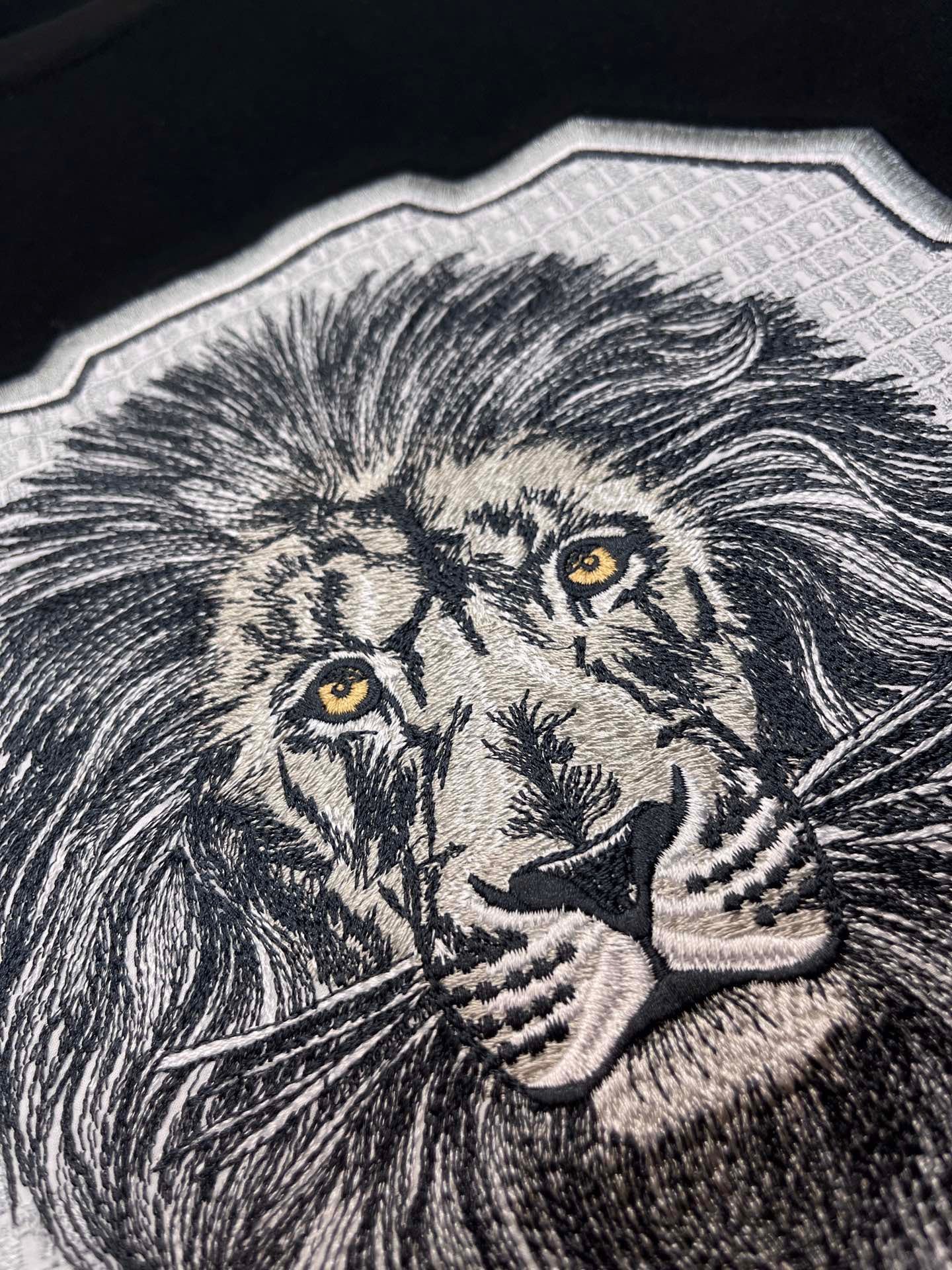 Schwarz-Weiß-T-Shirts