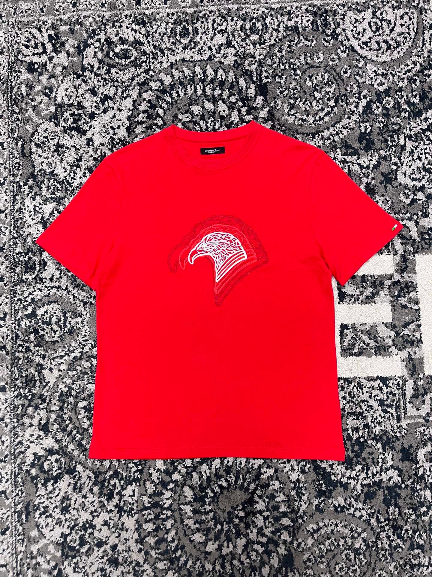 Rote T-Shirts