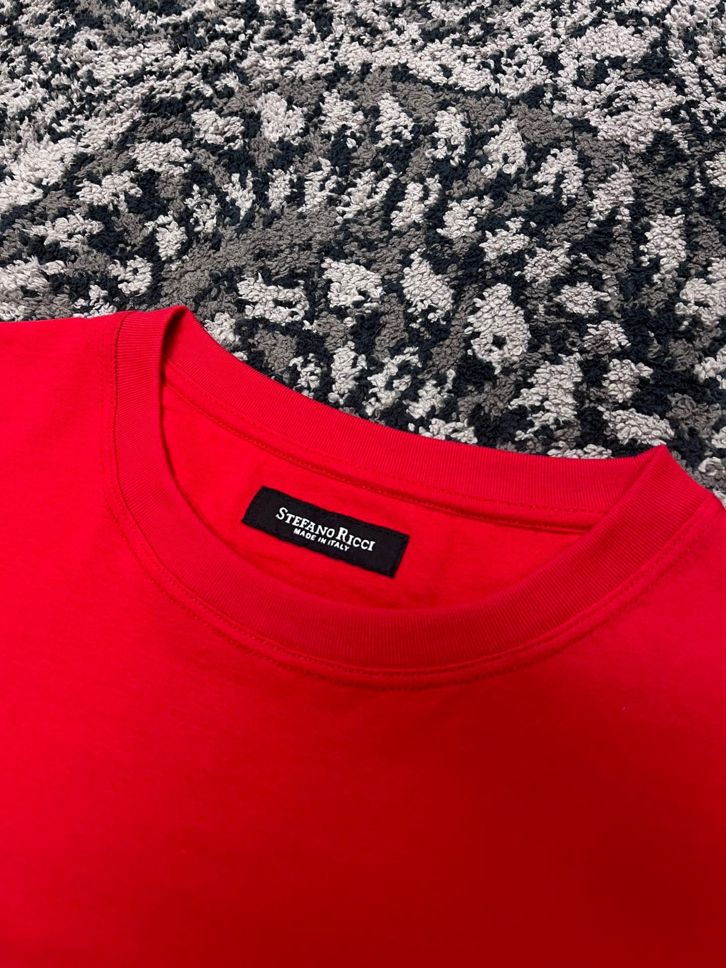 Rote T-Shirts