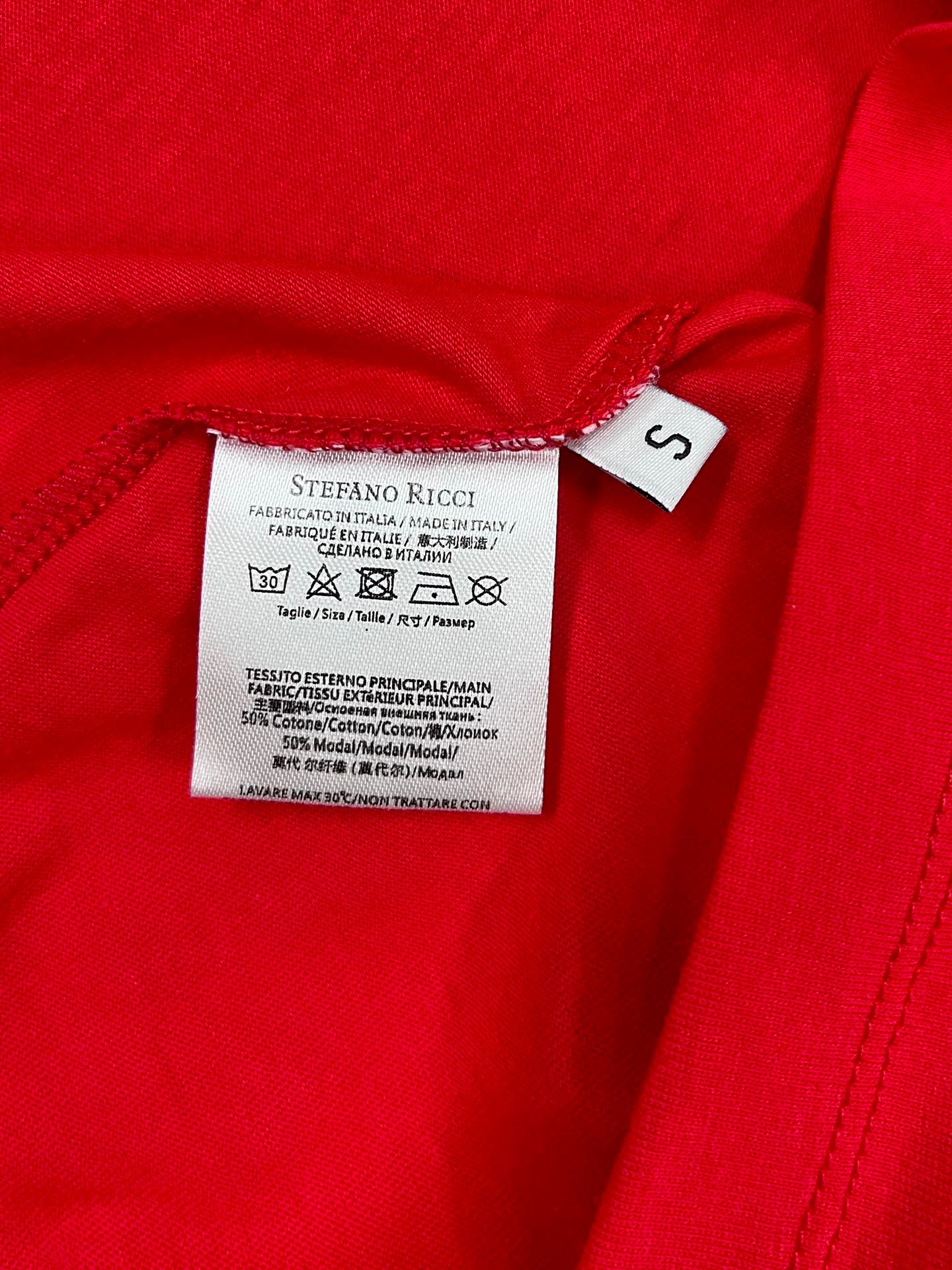 Rote T-Shirts