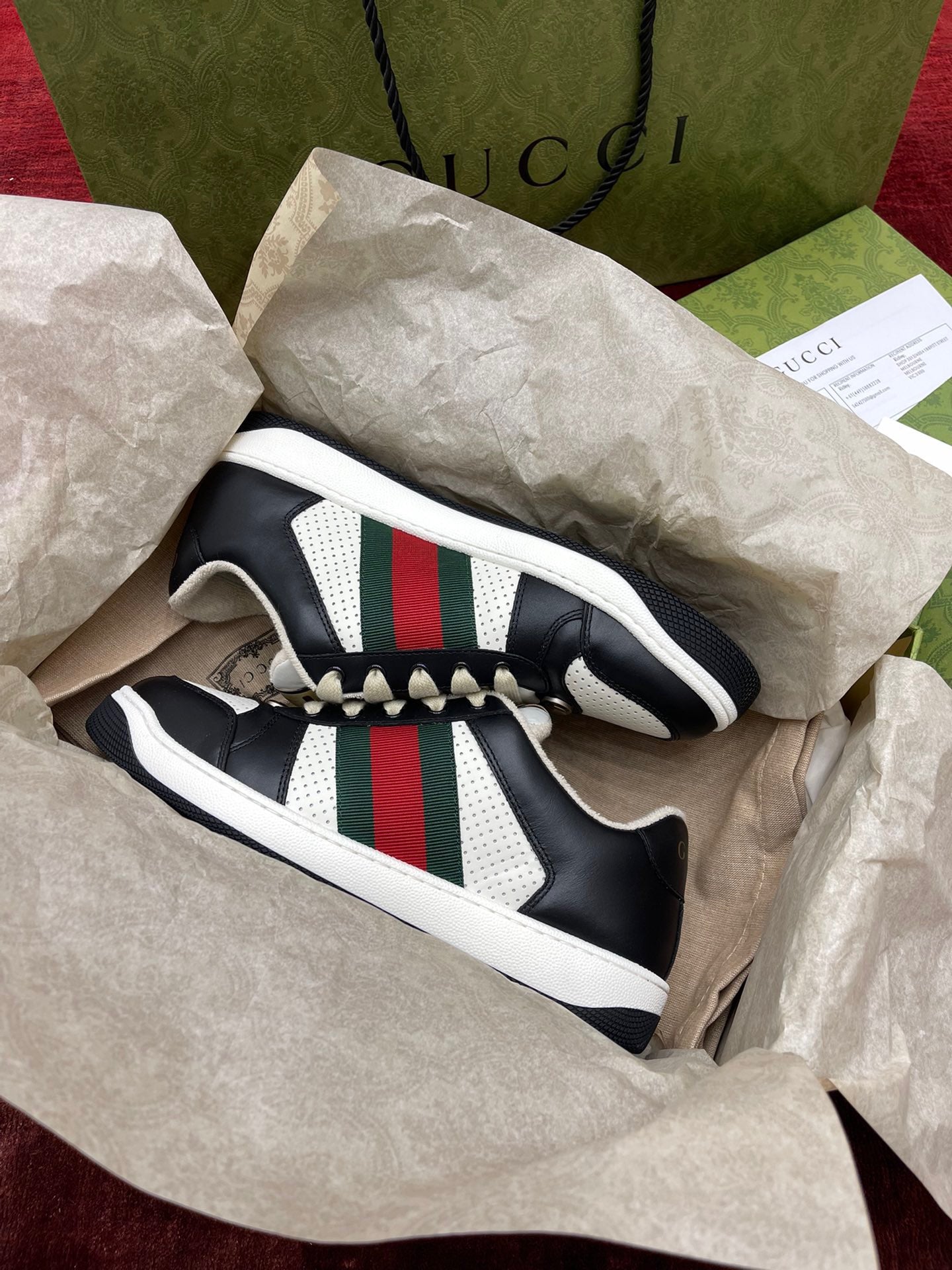 Schwarz-weiße Schuhe