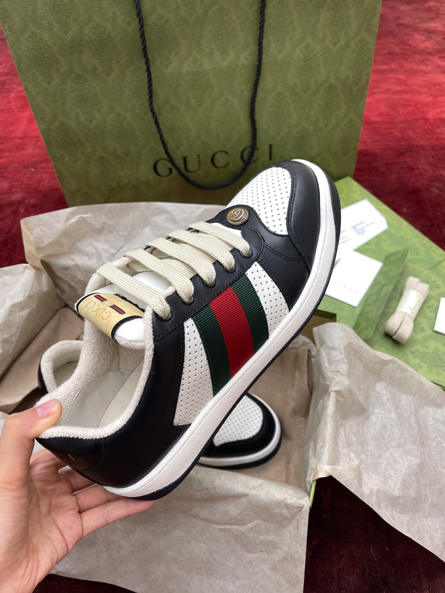 Schwarz-weiße Schuhe