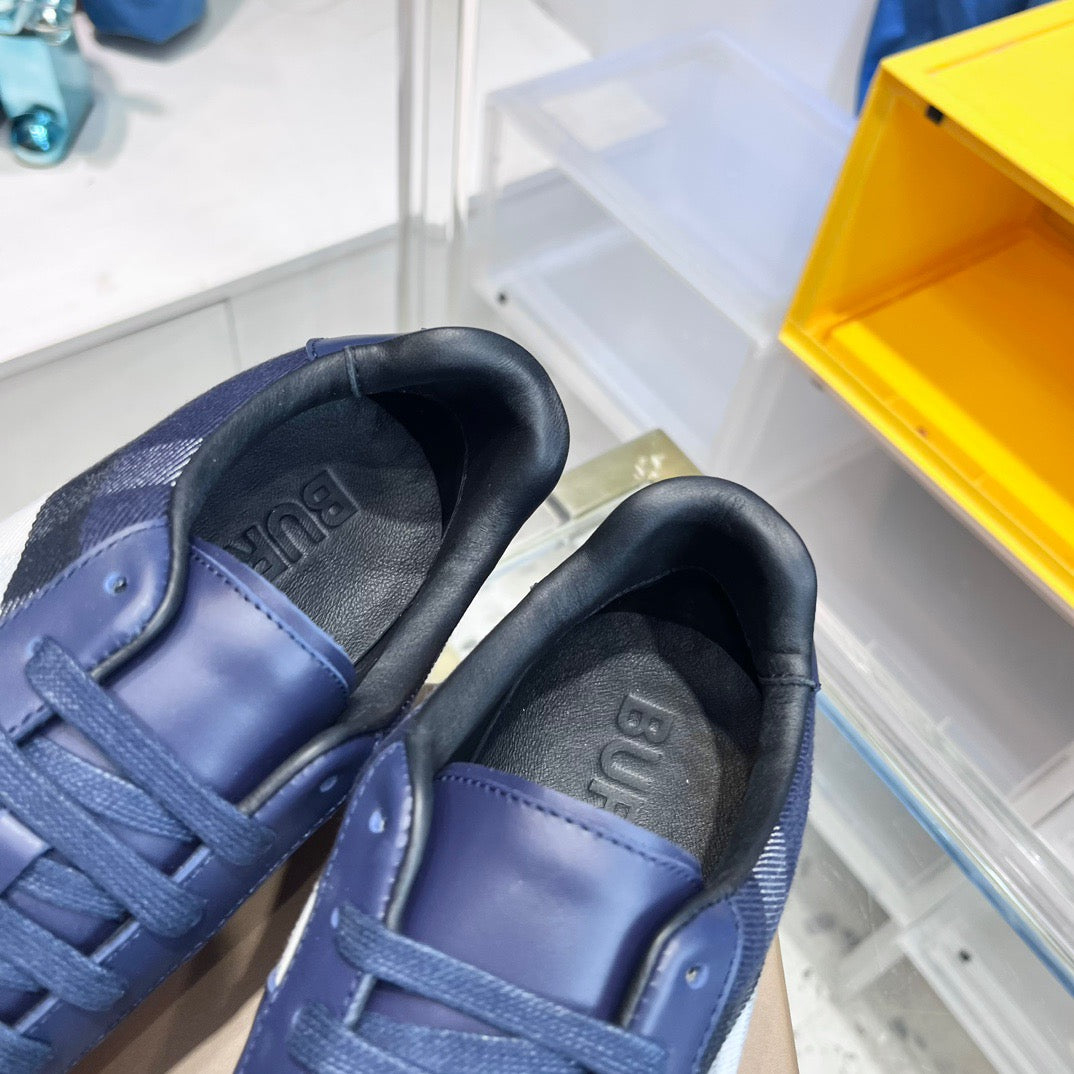 Schwarz-weiße Schuhe