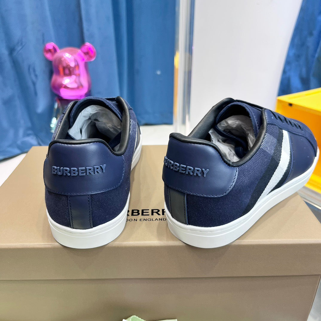 Schwarz-weiße Schuhe