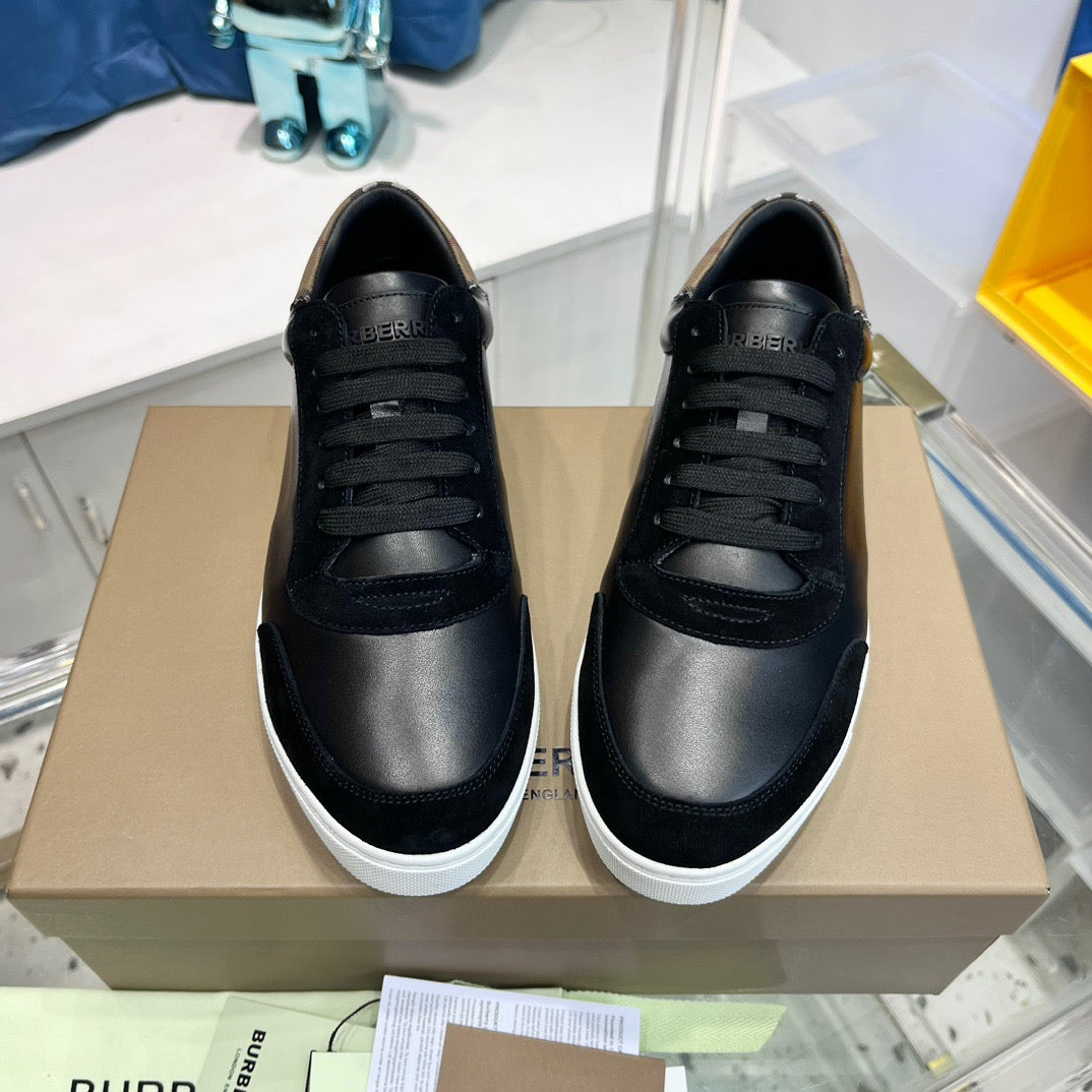Schwarz-weiße Schuhe