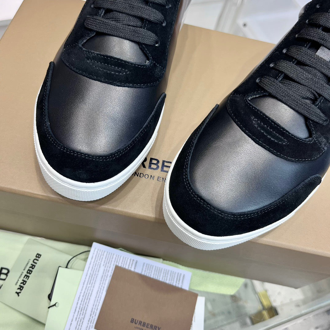 Schwarz-weiße Schuhe