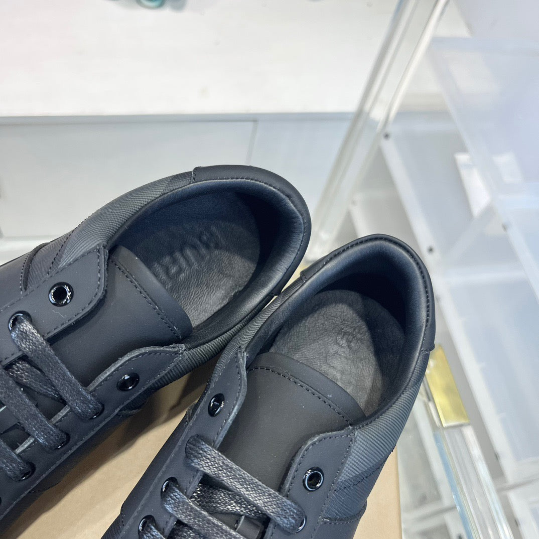 Schwarze Schuhe