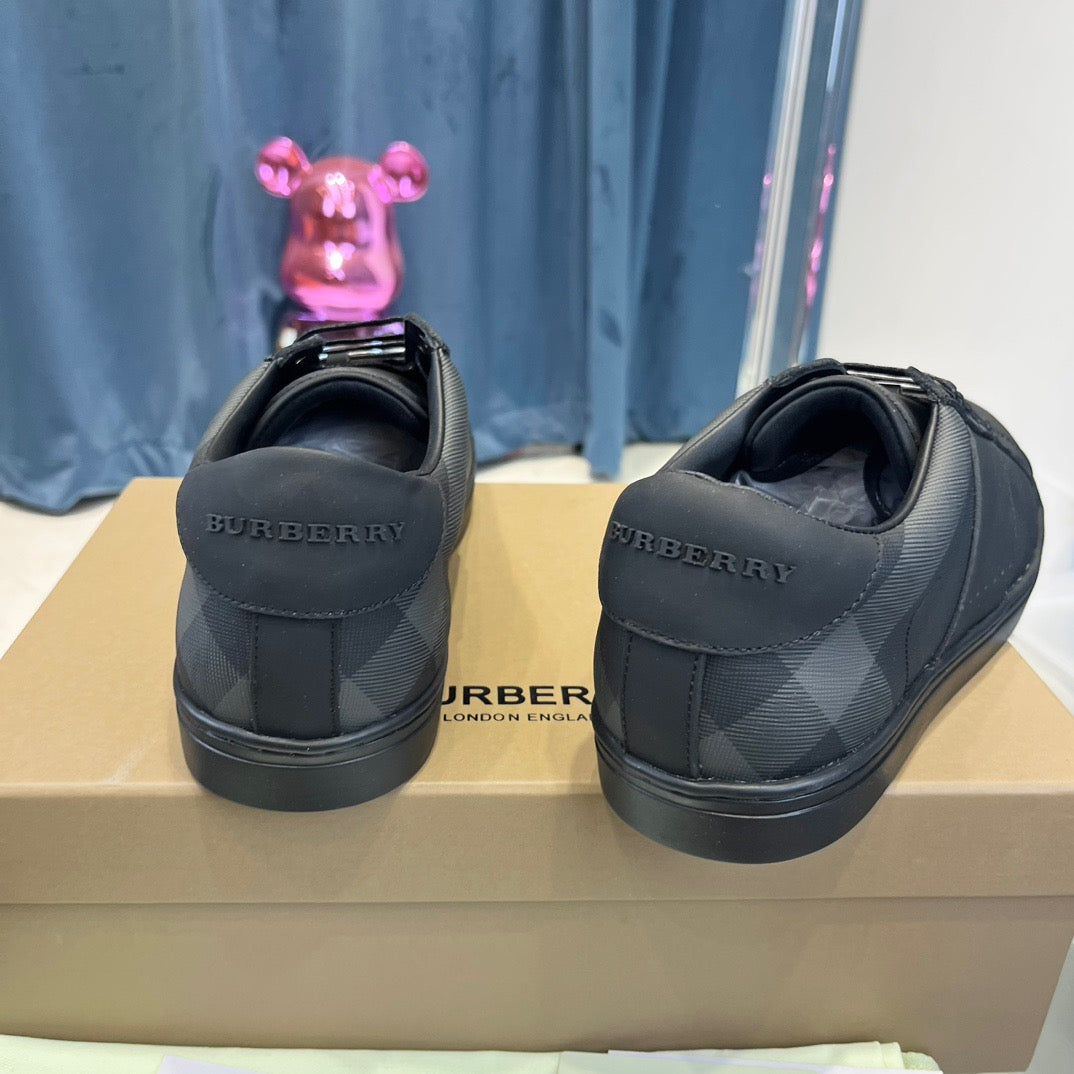 Schwarze Schuhe