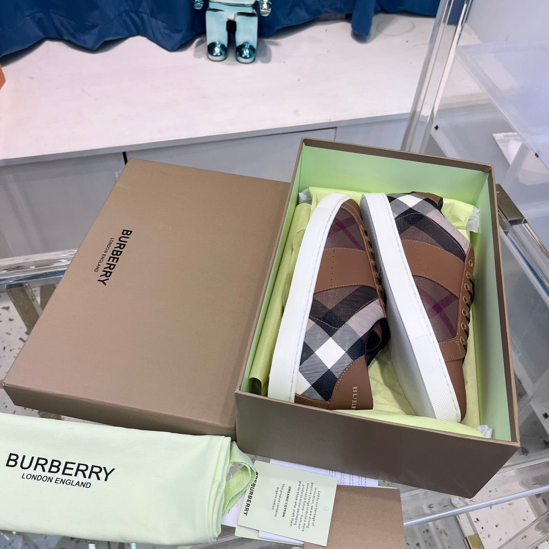 Braun grau weiß Schuhe