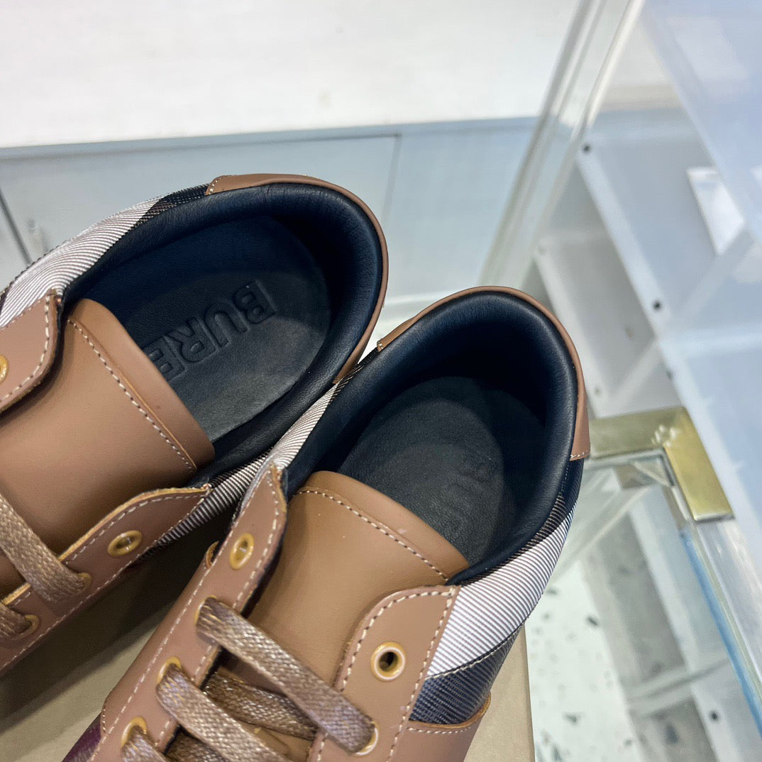 Braun grau weiß Schuhe