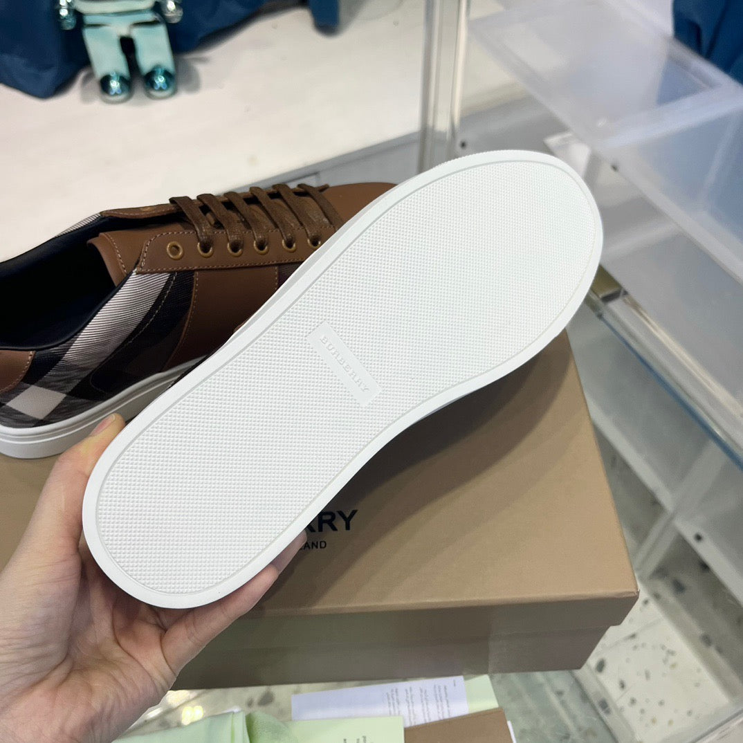 Braun grau weiß Schuhe