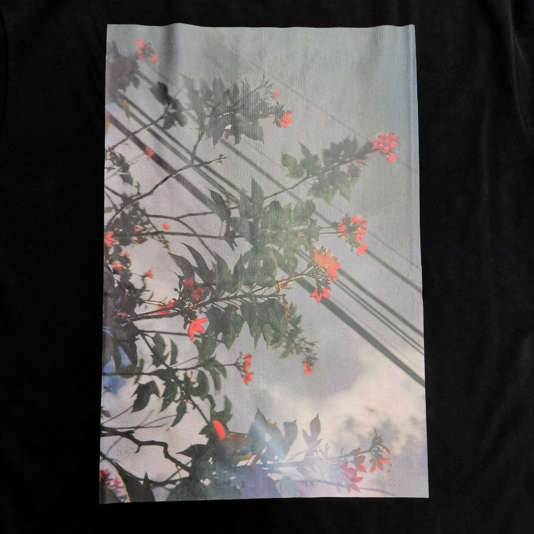 Weiße und schwarze T-Shirts