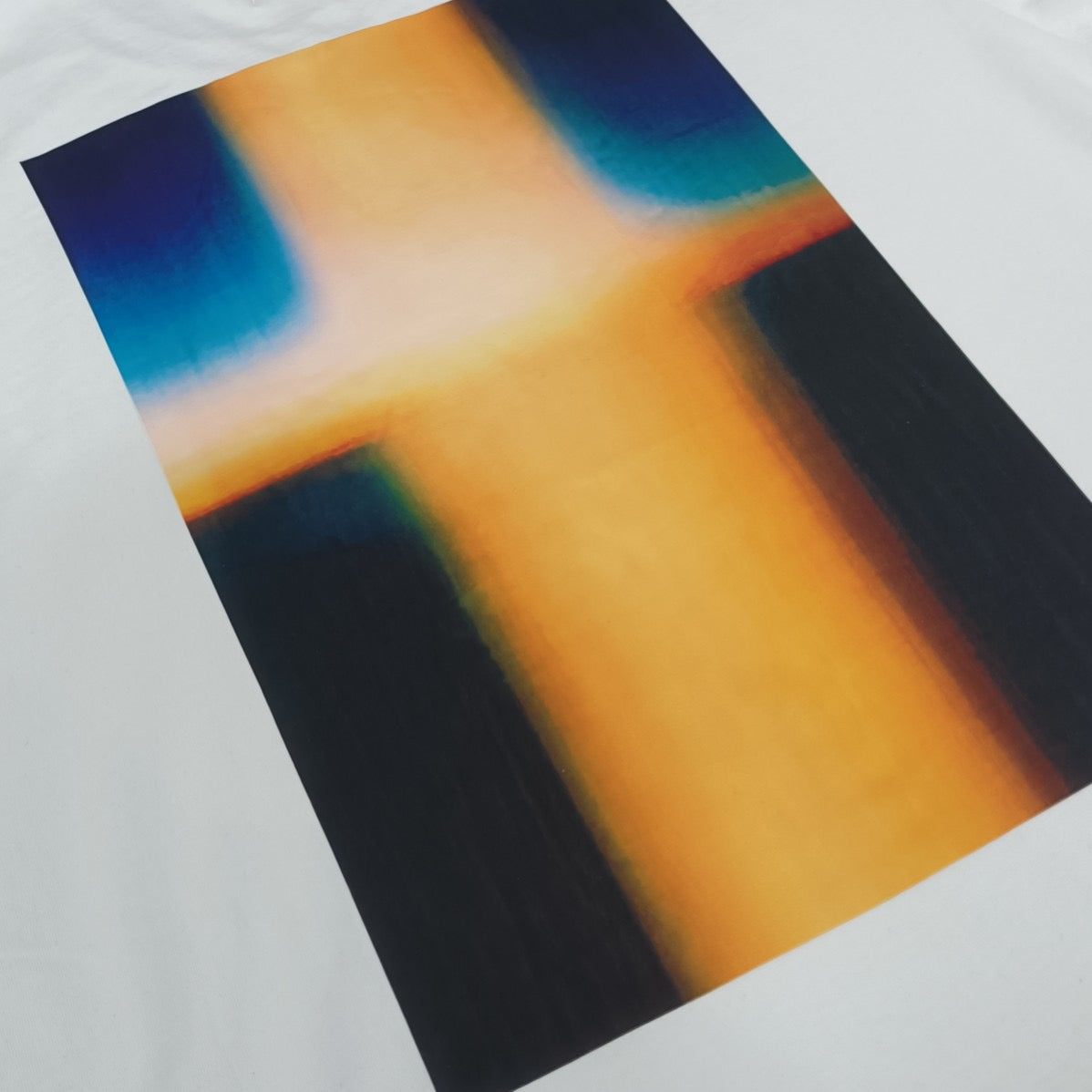 Weiße, graue und schwarze T-Shirts