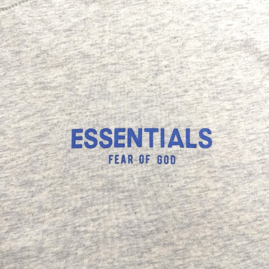 Weiße und blaue T-Shirts