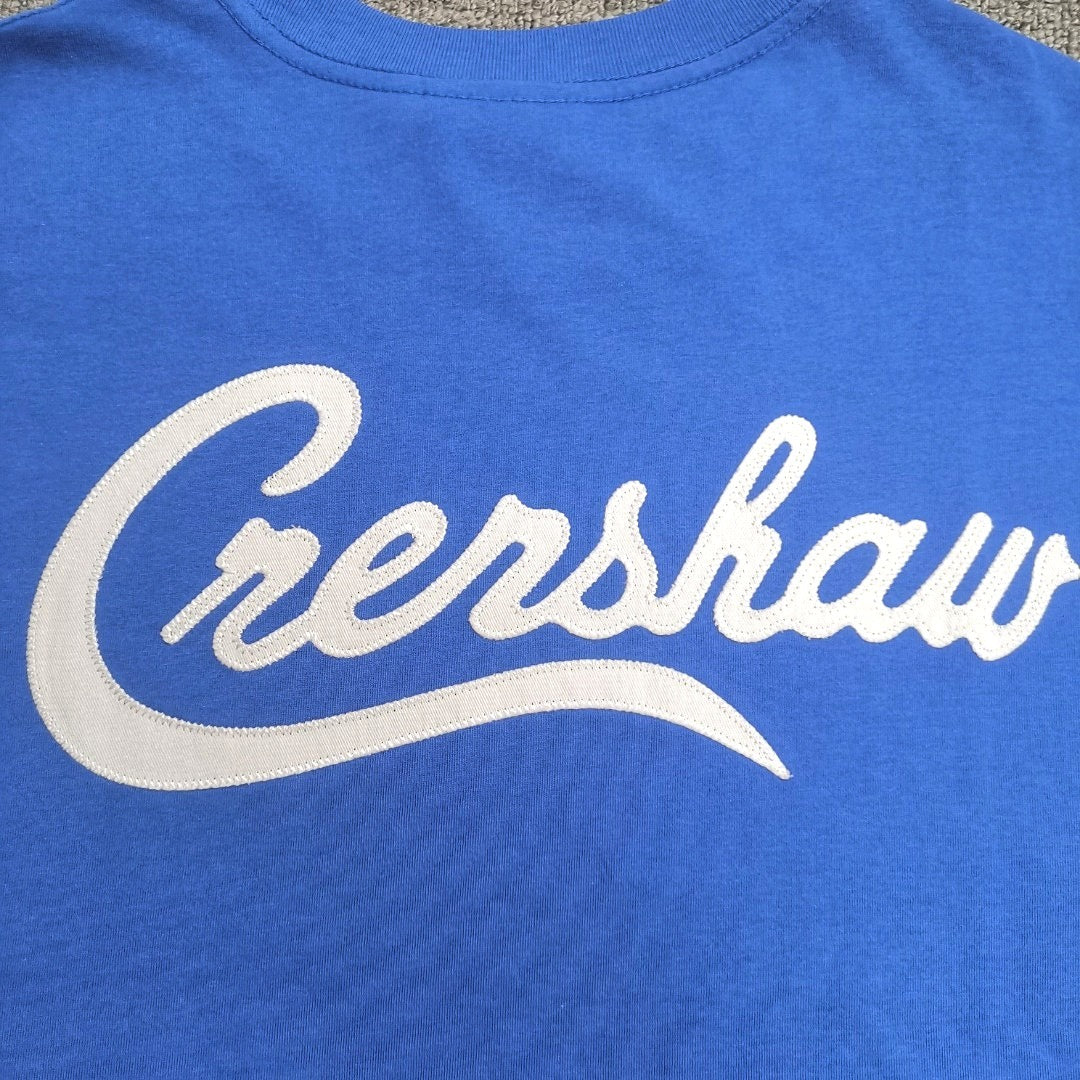 Weiße und blaue T-Shirts