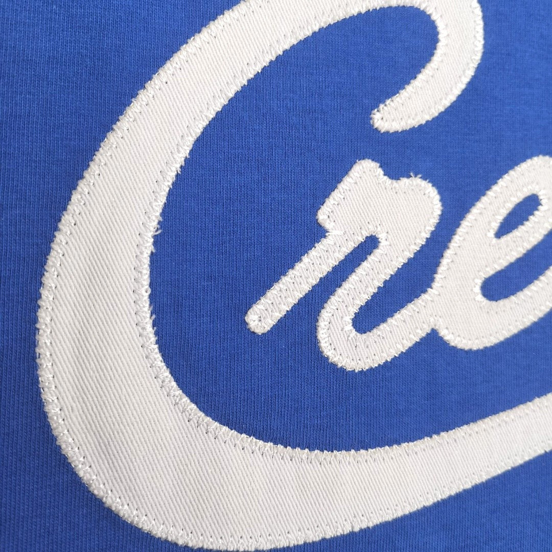 Weiße und blaue T-Shirts