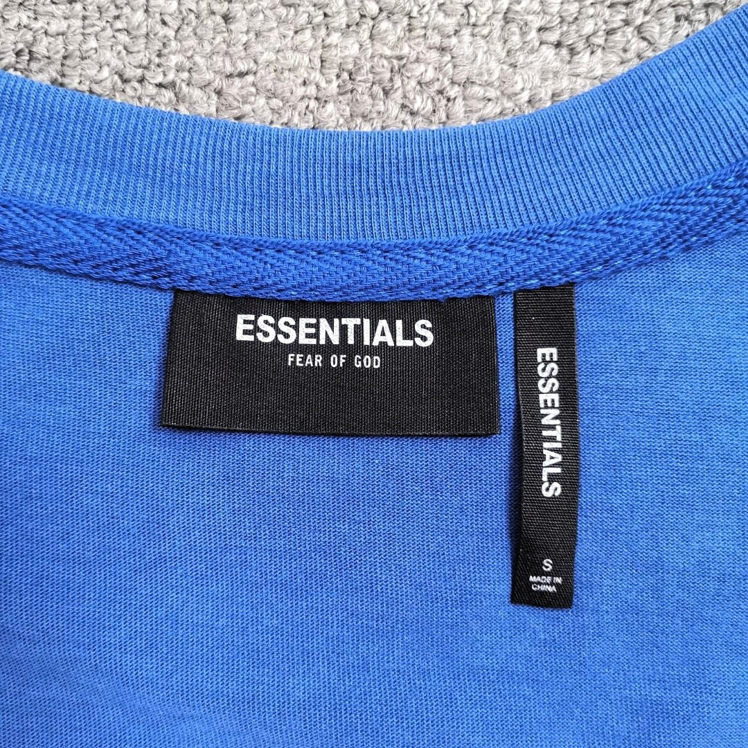 Weiße und blaue T-Shirts