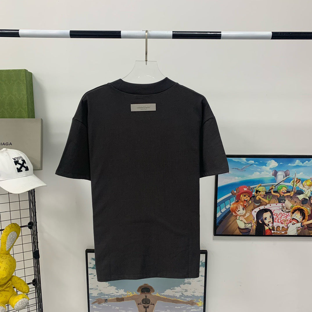 Graue und schwarze T-Shirts