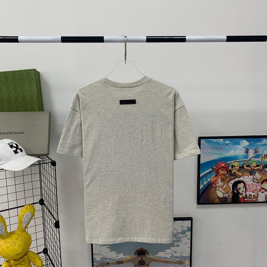 Graue und schwarze T-Shirts