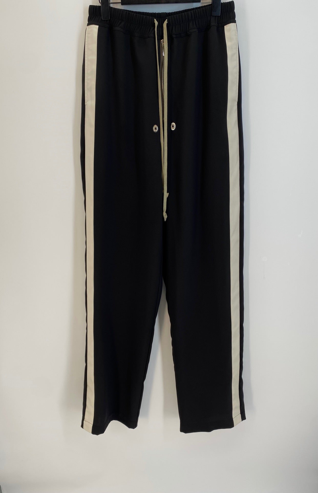 Schwarze Hosen