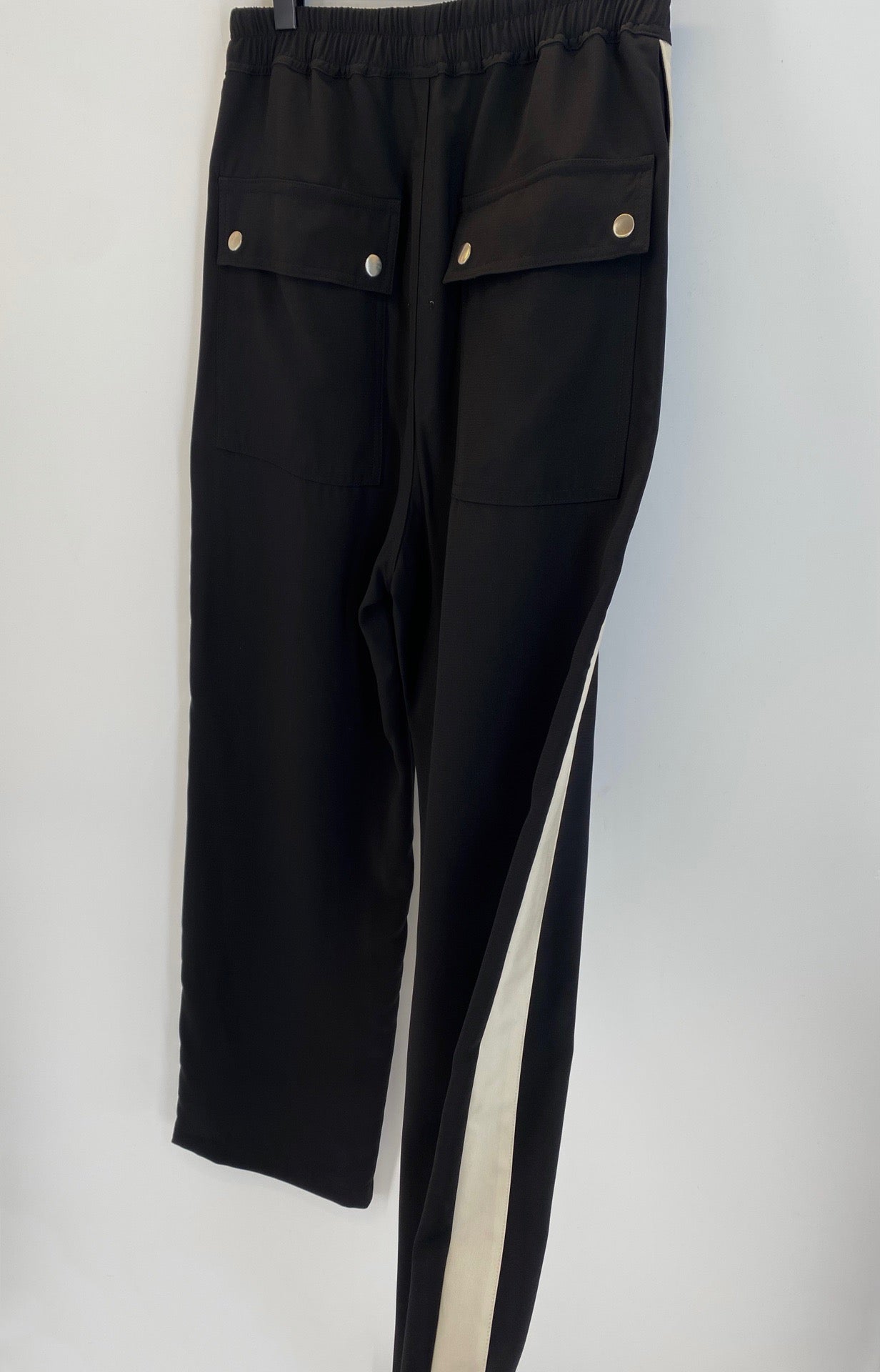Schwarze Hosen
