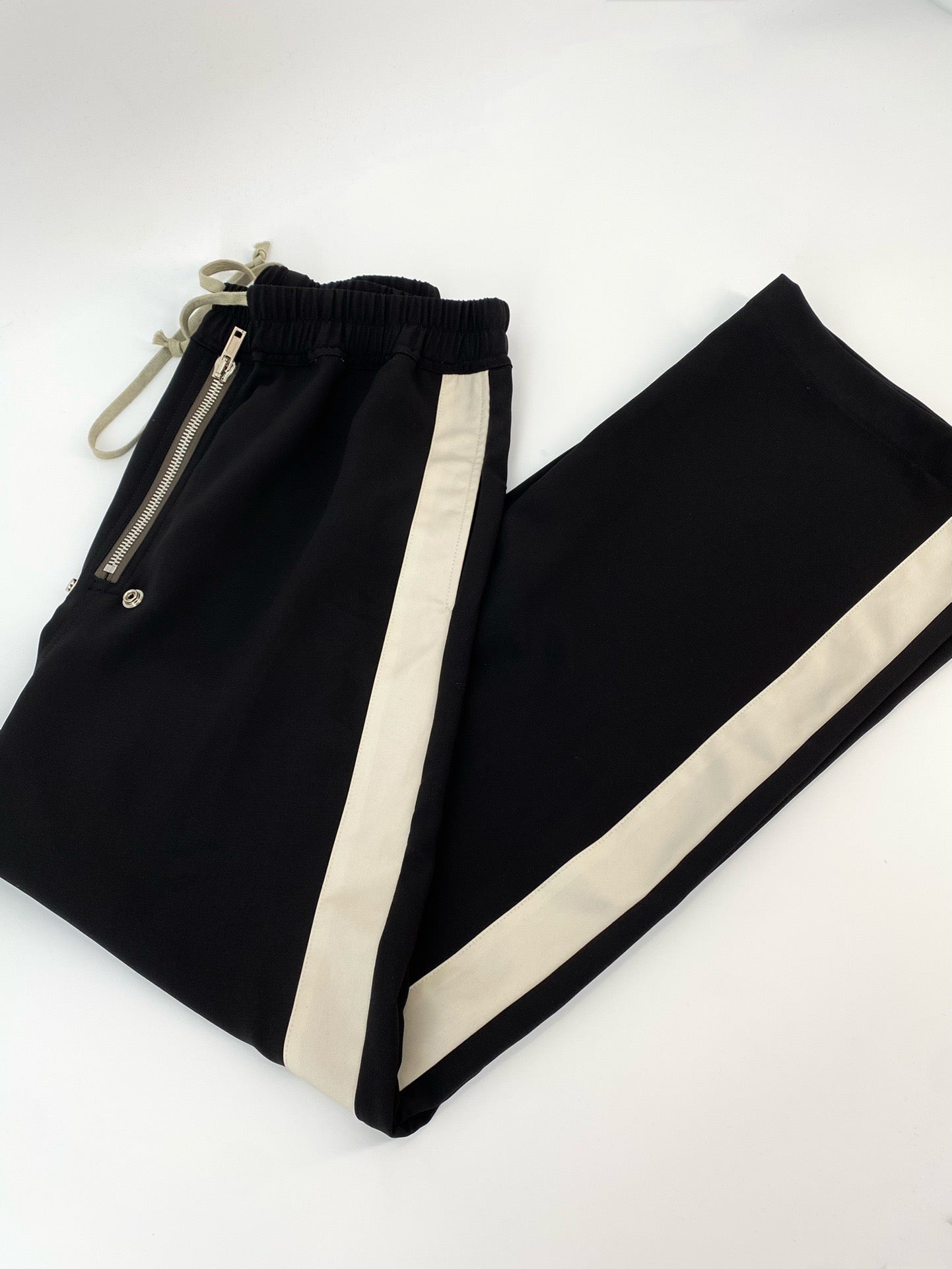 Schwarze Hosen