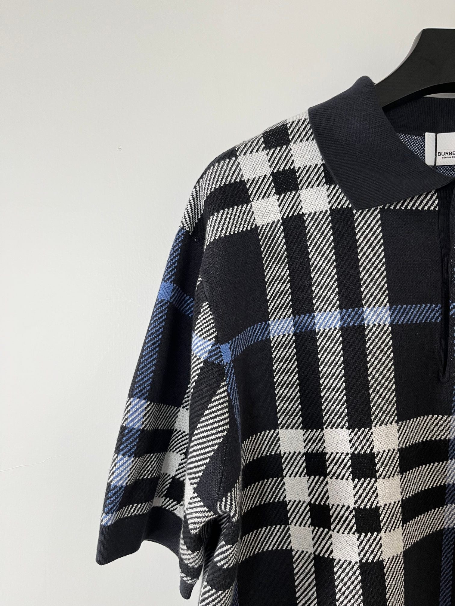 Schwarzgraues Polo