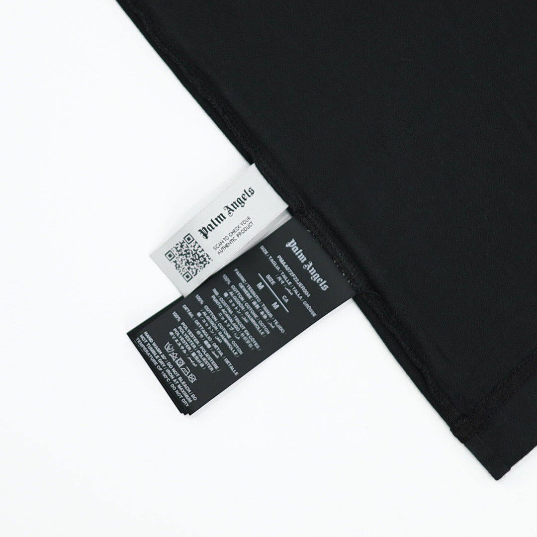 Schwarze T-Shirts