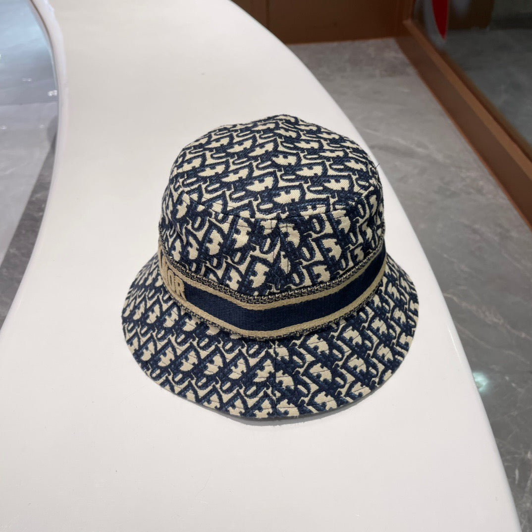 Mehrfarbige Hüte