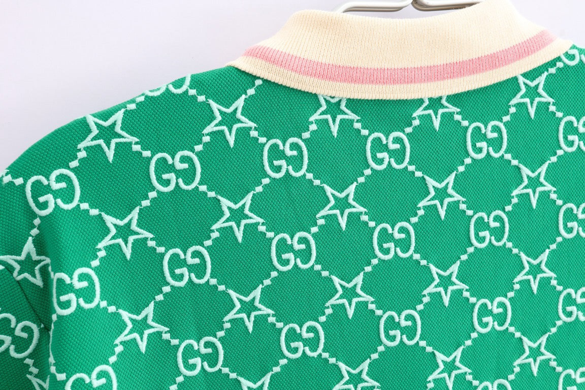 Rosa und grünes Polo