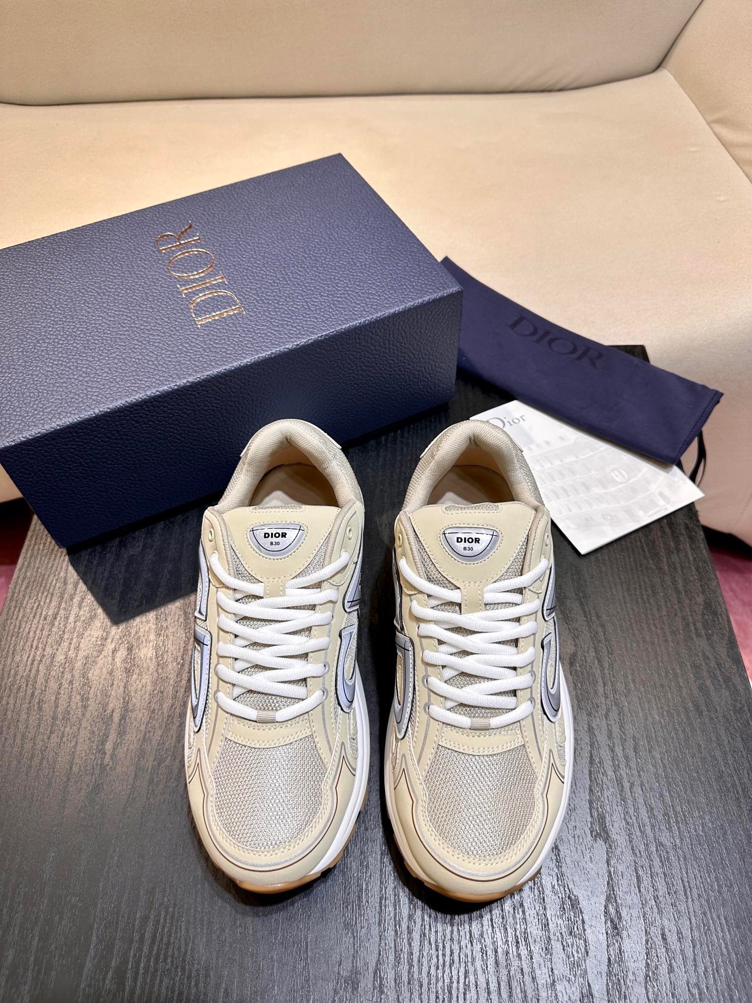 Mehrfarbige Schuhe