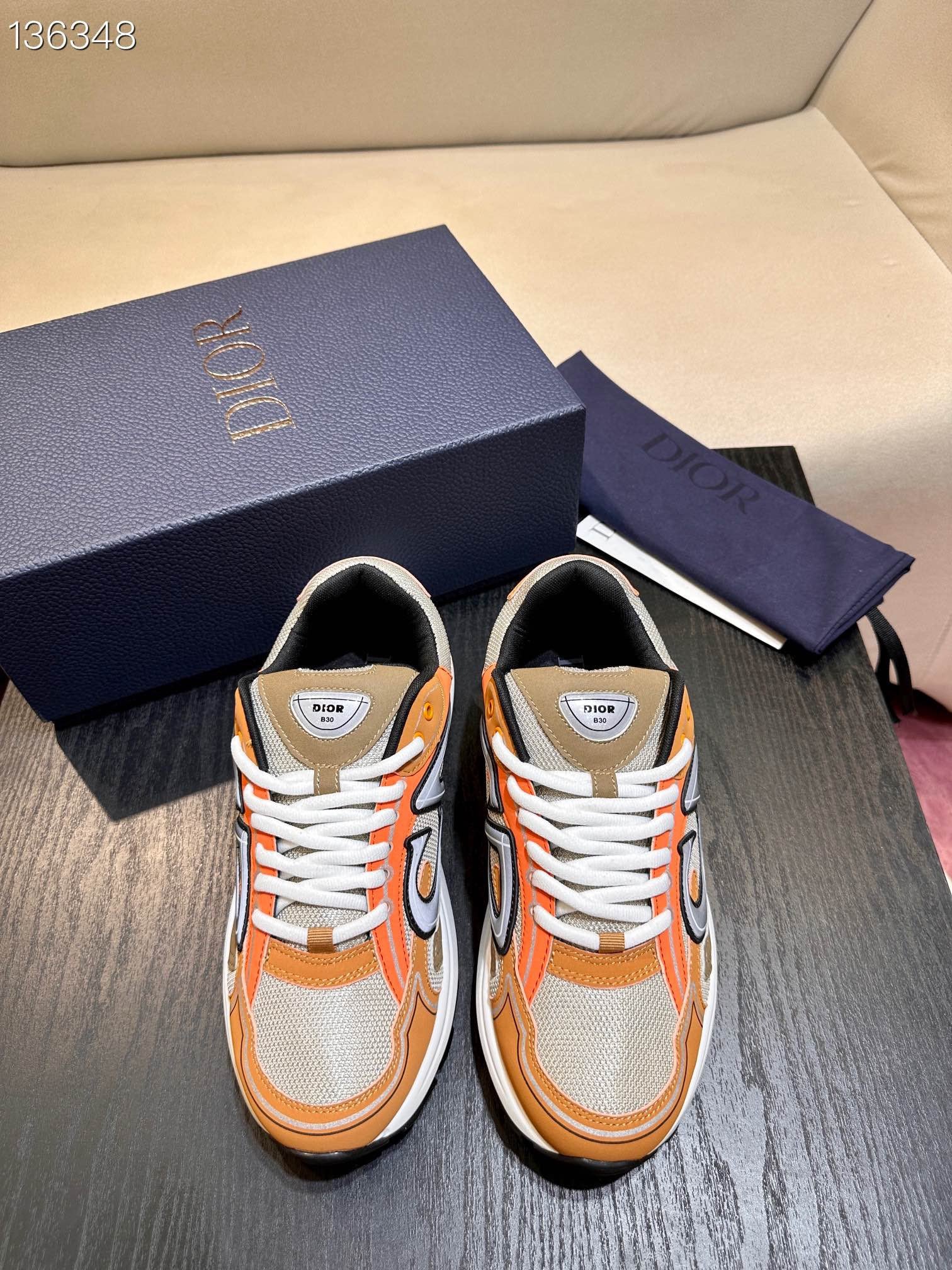 Mehrfarbige Schuhe