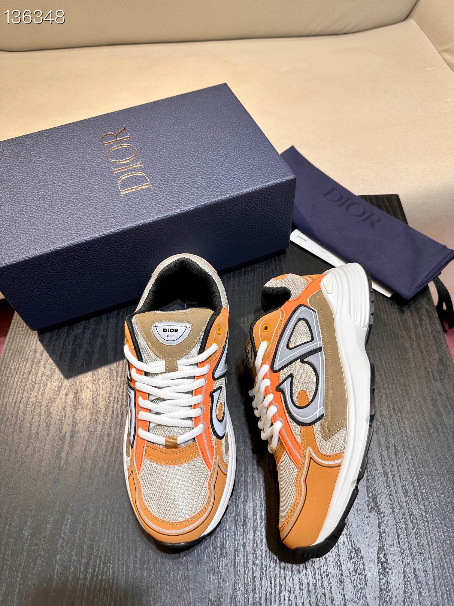Mehrfarbige Schuhe
