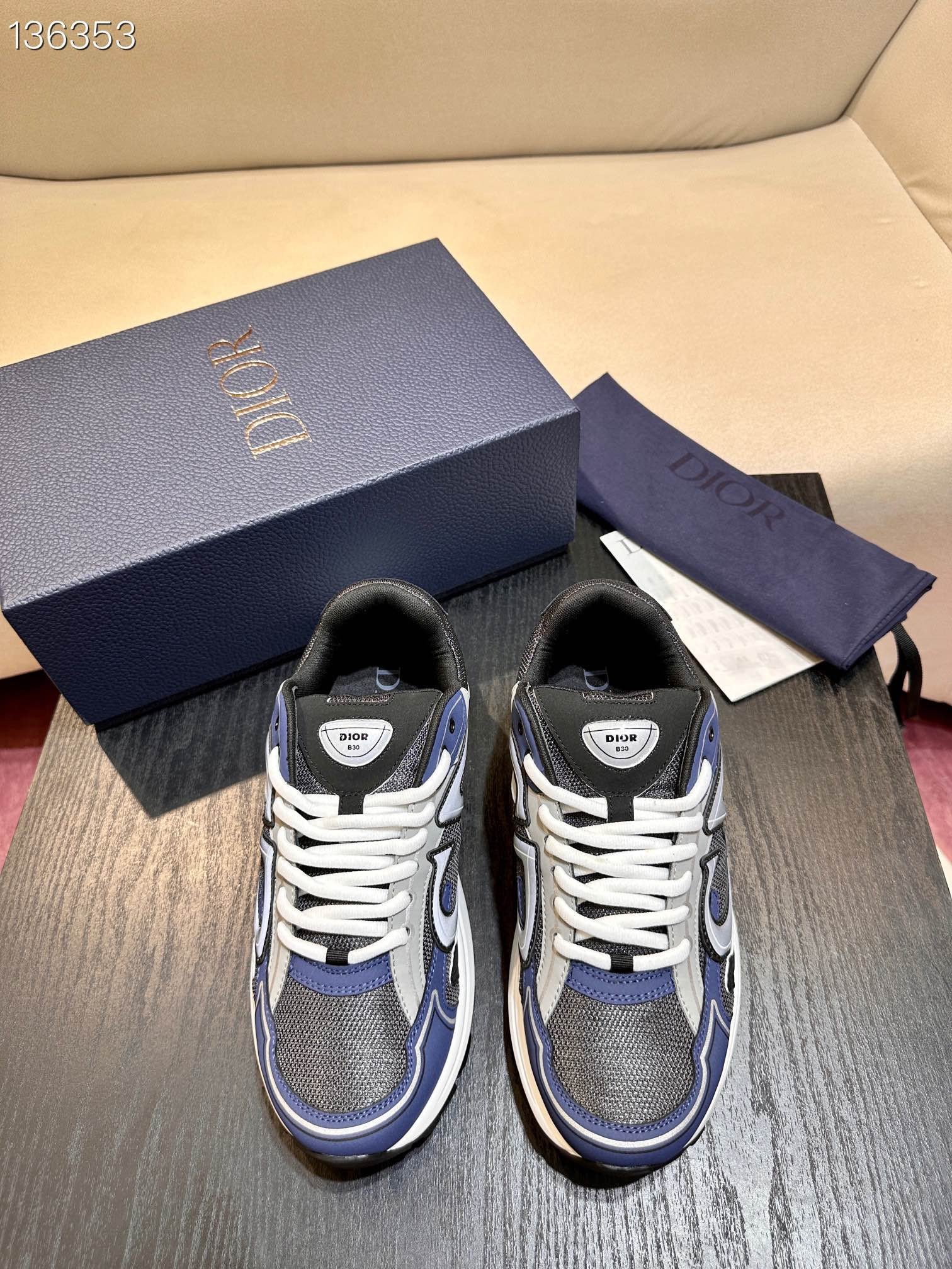 Mehrfarbige Schuhe