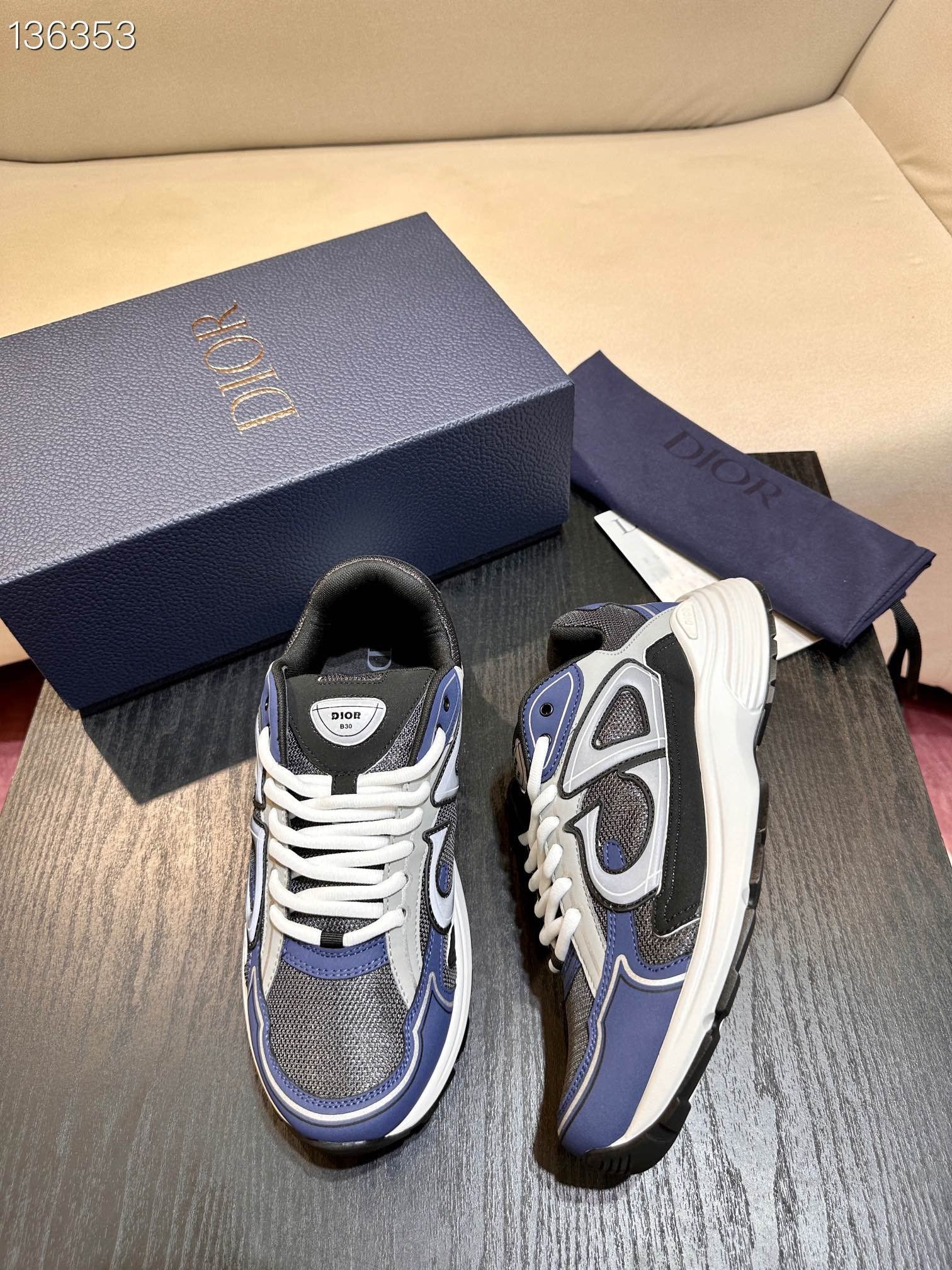 Mehrfarbige Schuhe