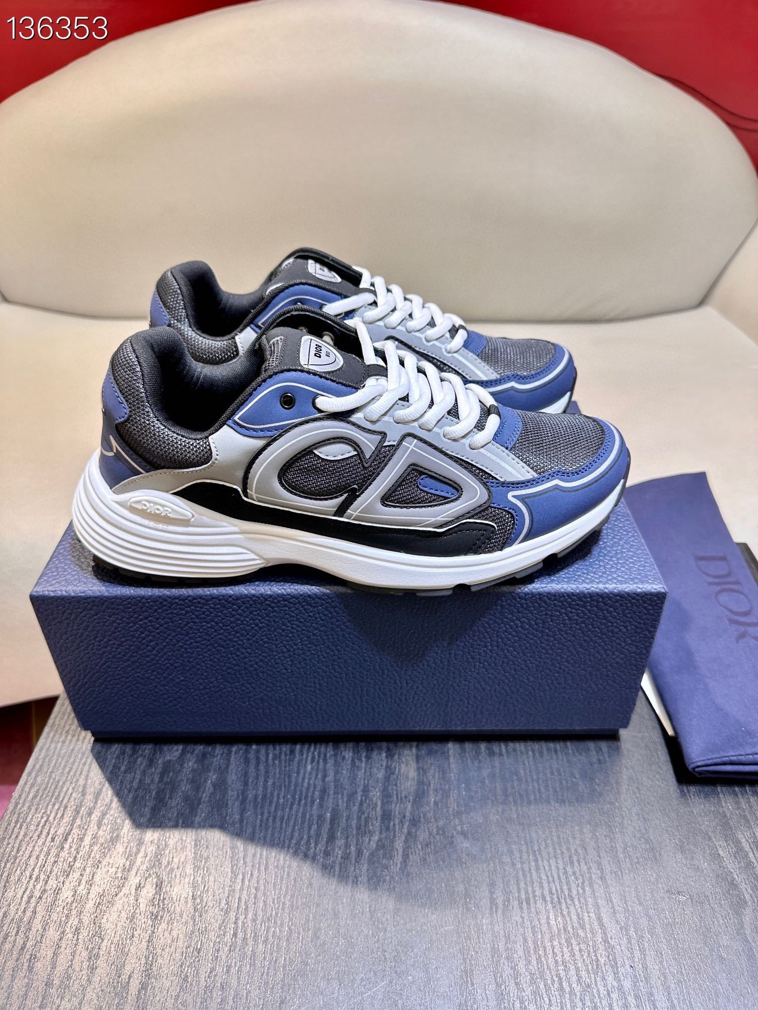 Mehrfarbige Schuhe